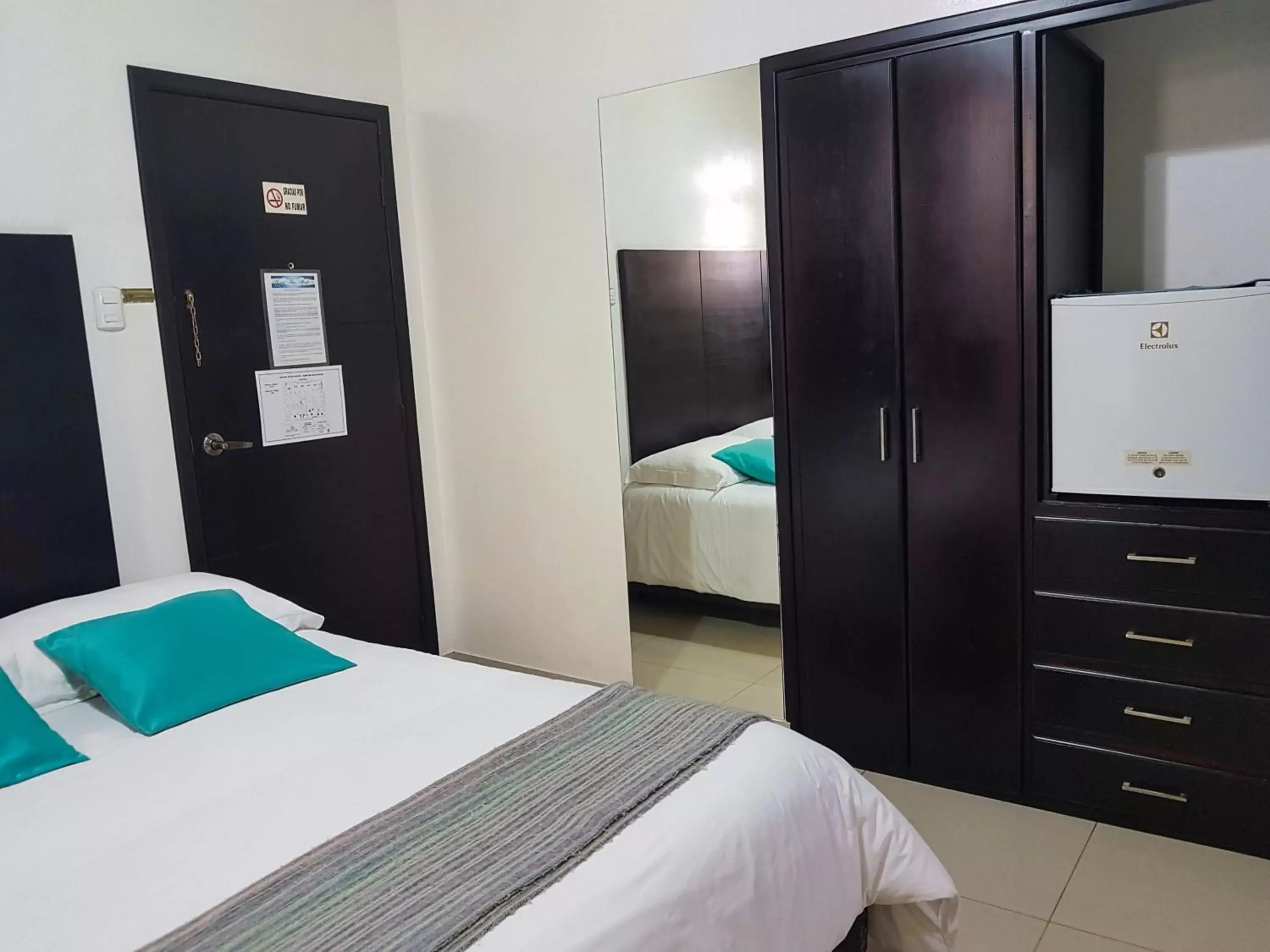 Double or Twin Room in Hostal Blue Pacific Double or Twin Room in Hostal Blue Pacific