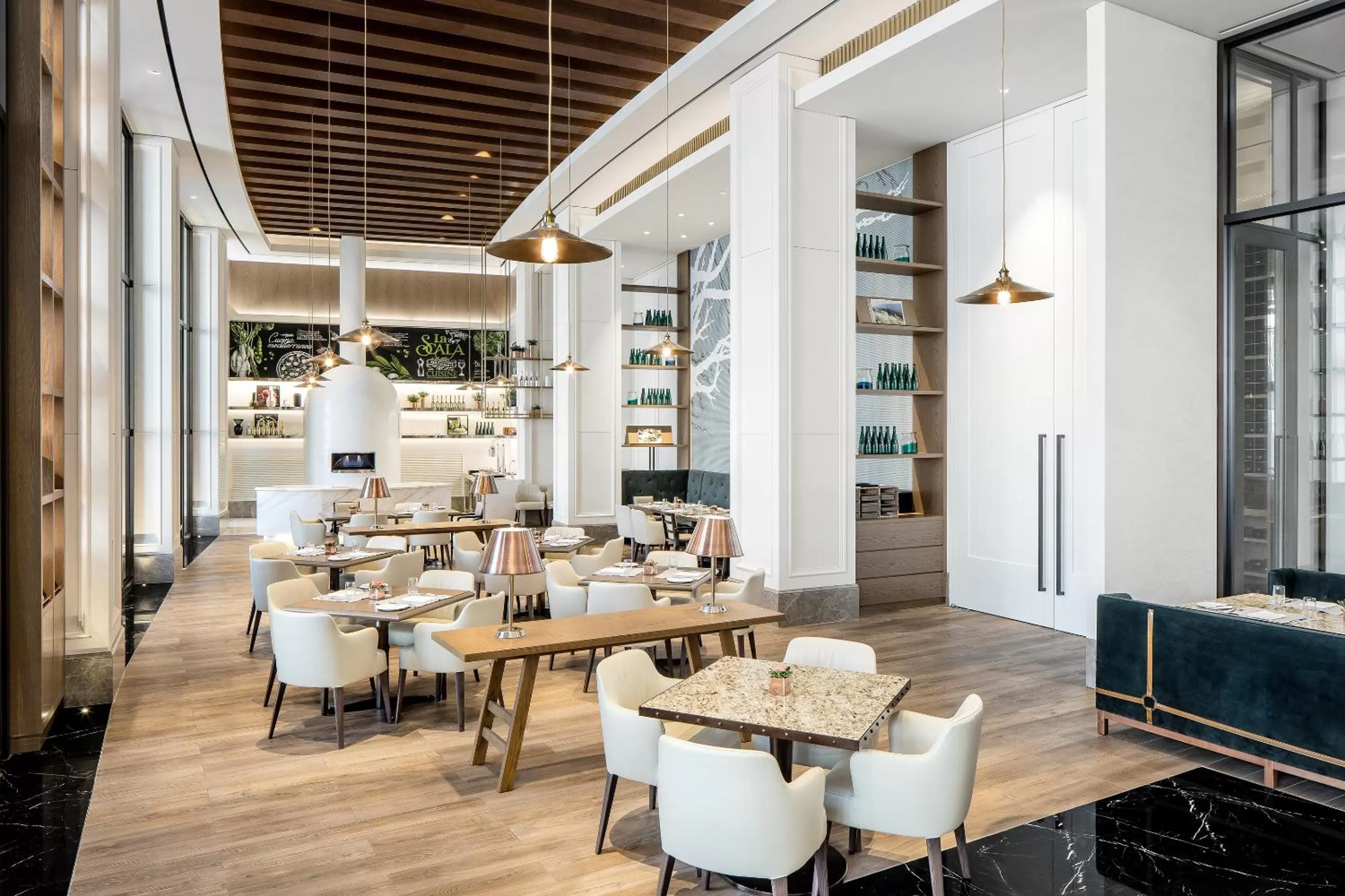 Restaurant/places to eat in Paradise City