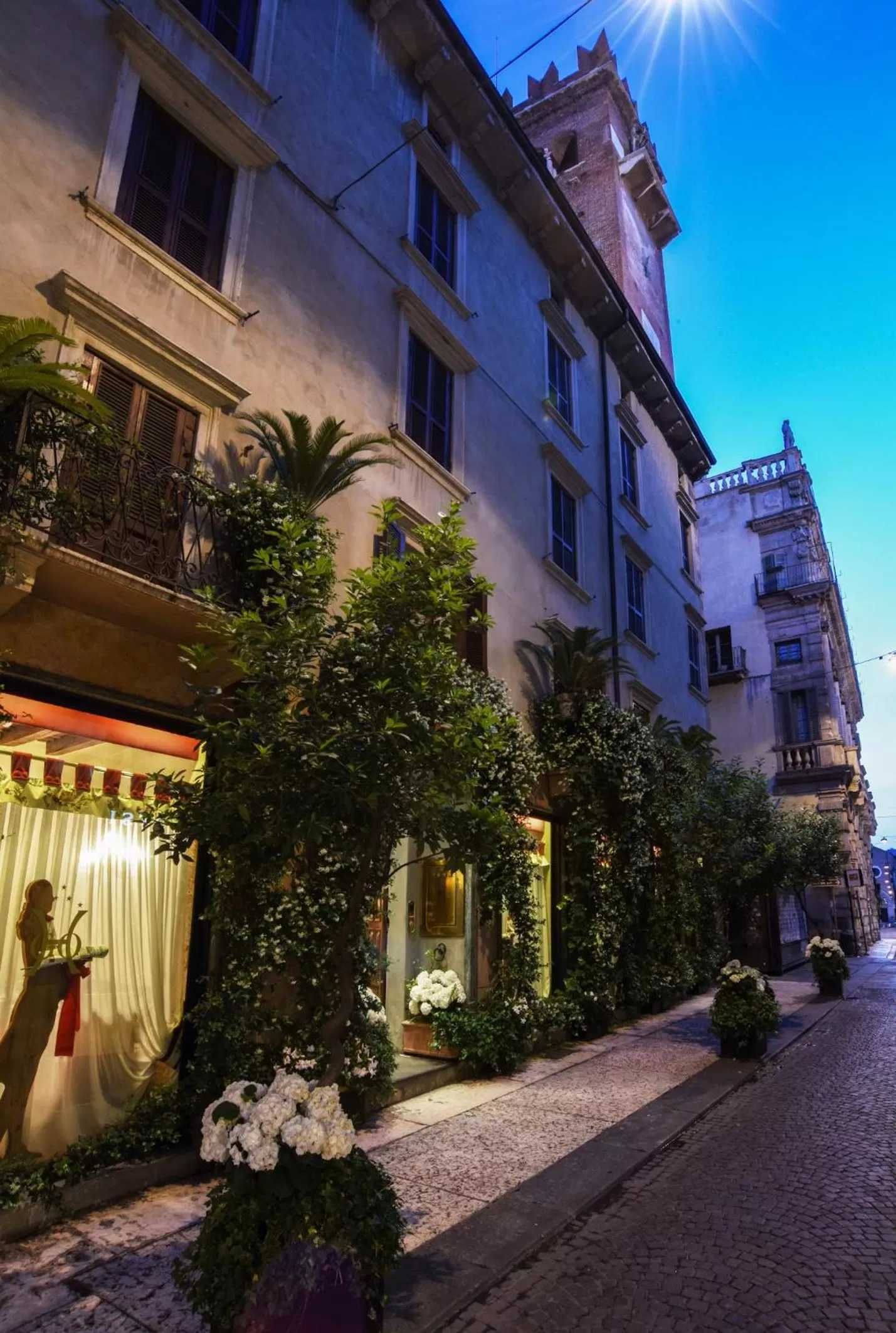 Property building in Hotel Gabbia D'Oro