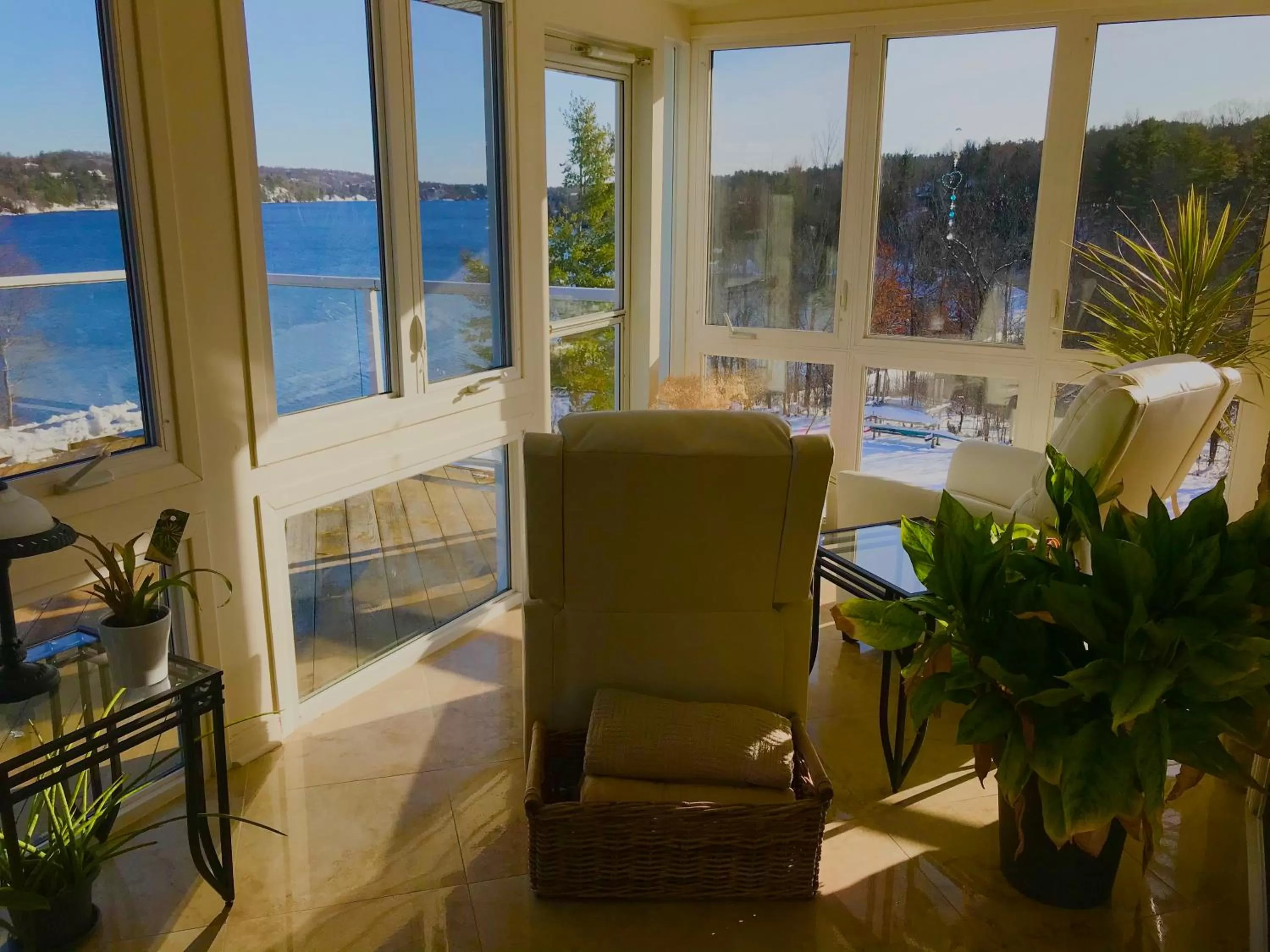 Solarium, Seating Area in Auberge Tom B&B
