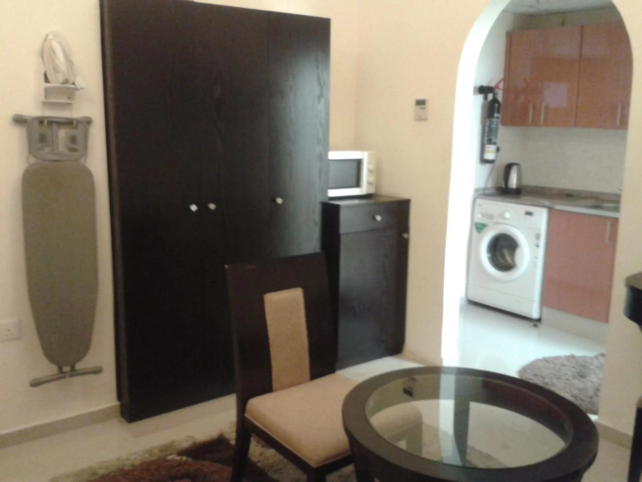 Kitchen or kitchenette in Al Smou Hotel Apartments - MAHA HOSPITALITY GROUP