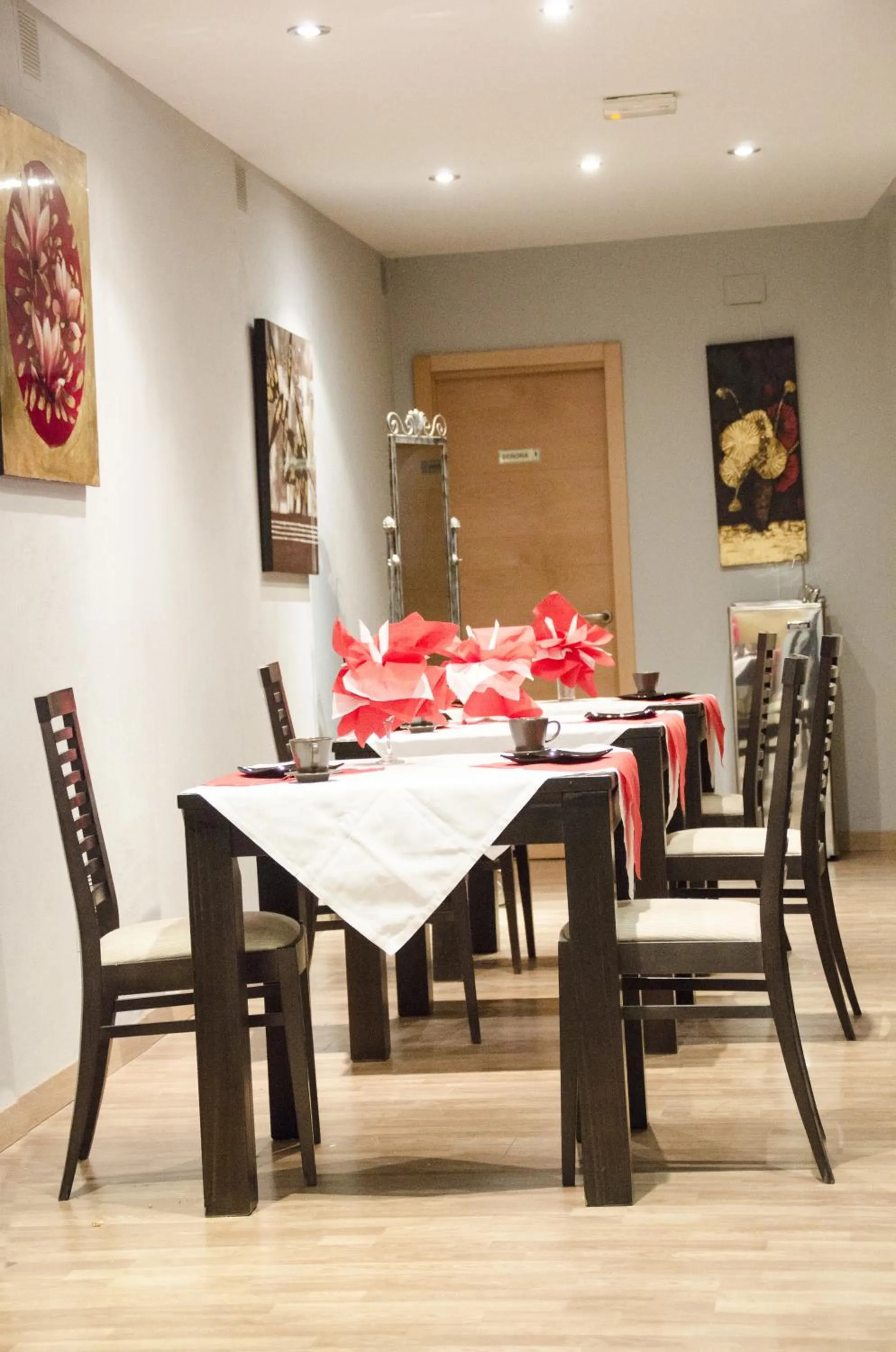 Restaurant/places to eat in Hotel Duquesa