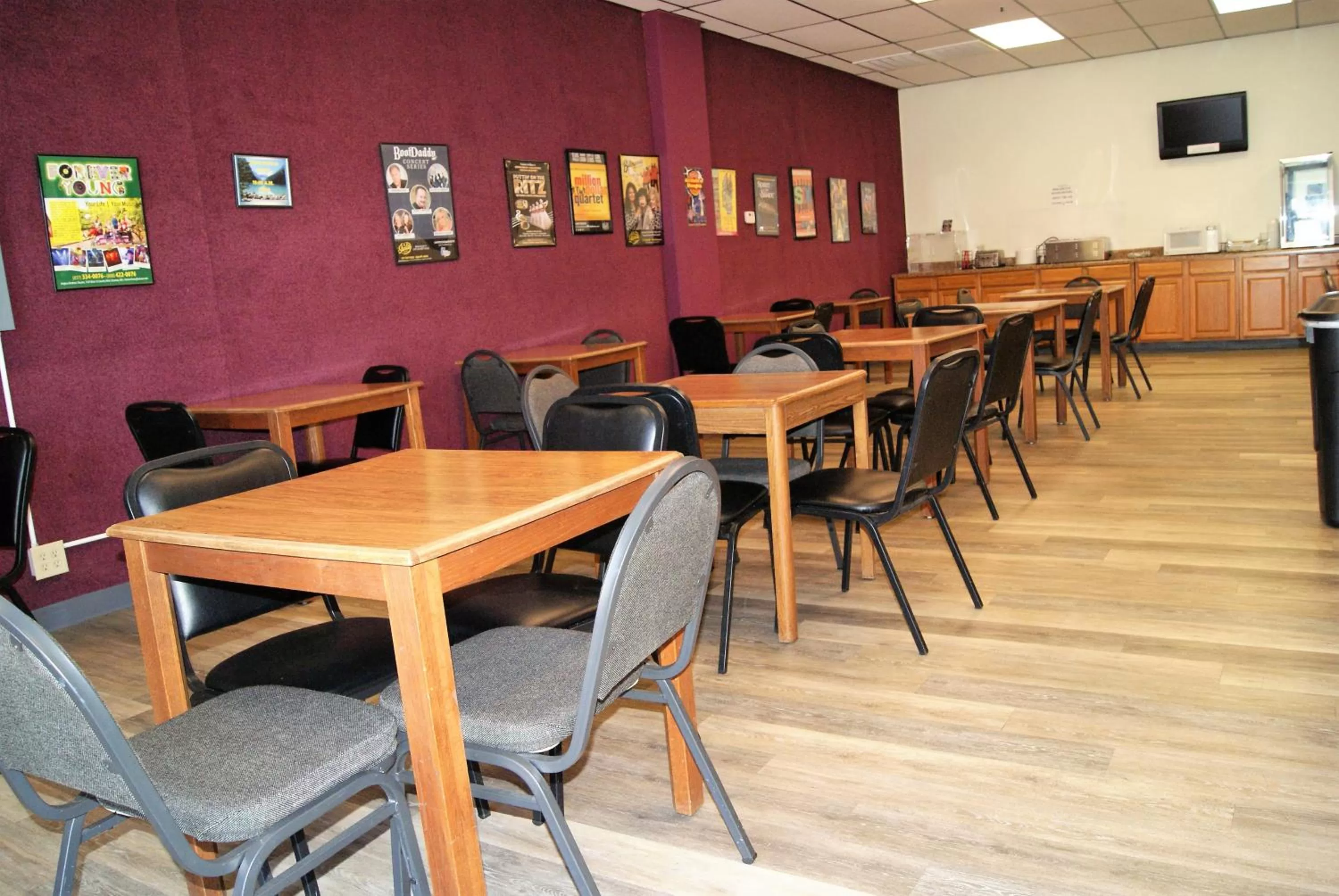 Breakfast in Willow Tree Inn Branson