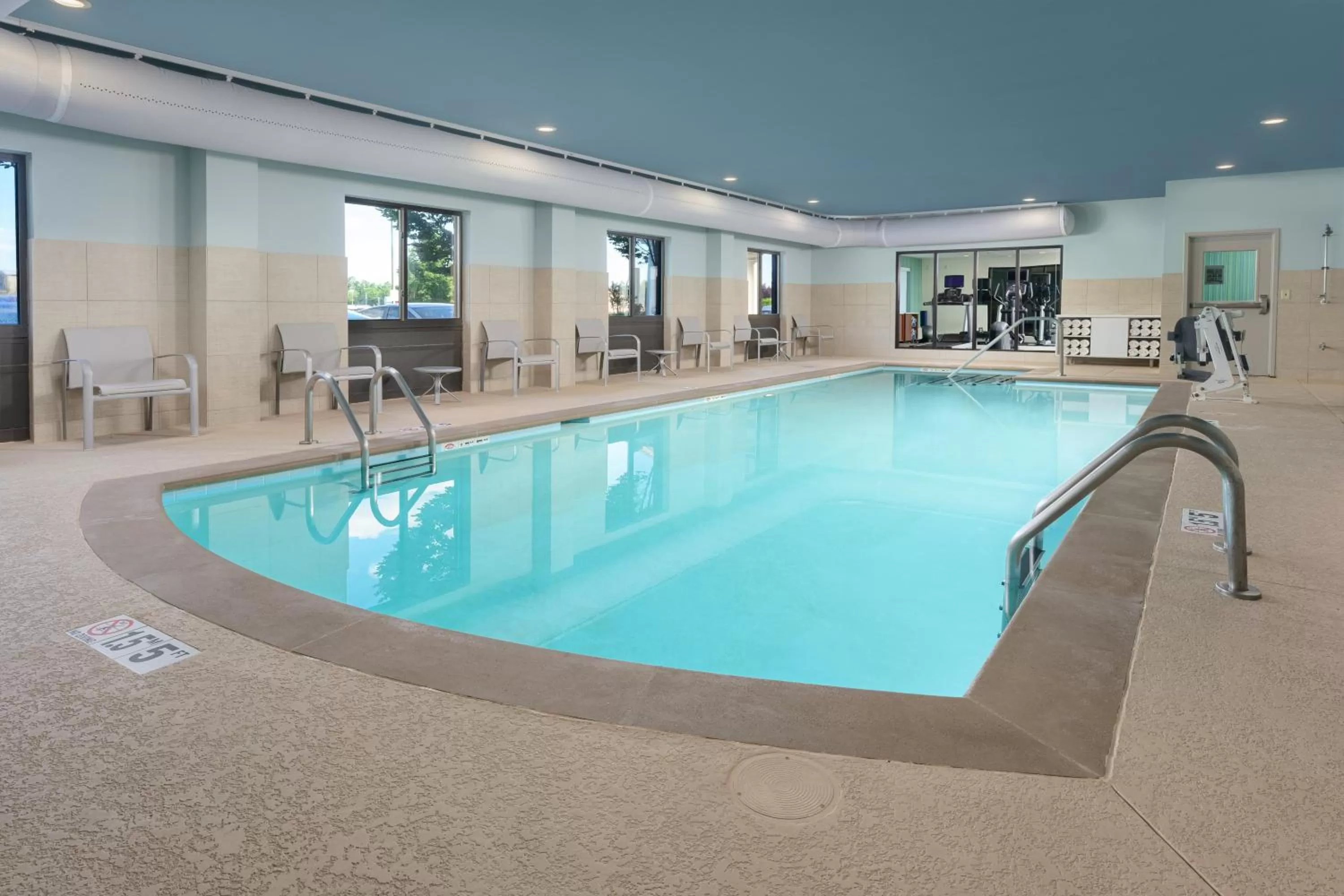 Swimming pool in Holiday Inn Express - Tullahoma by IHG