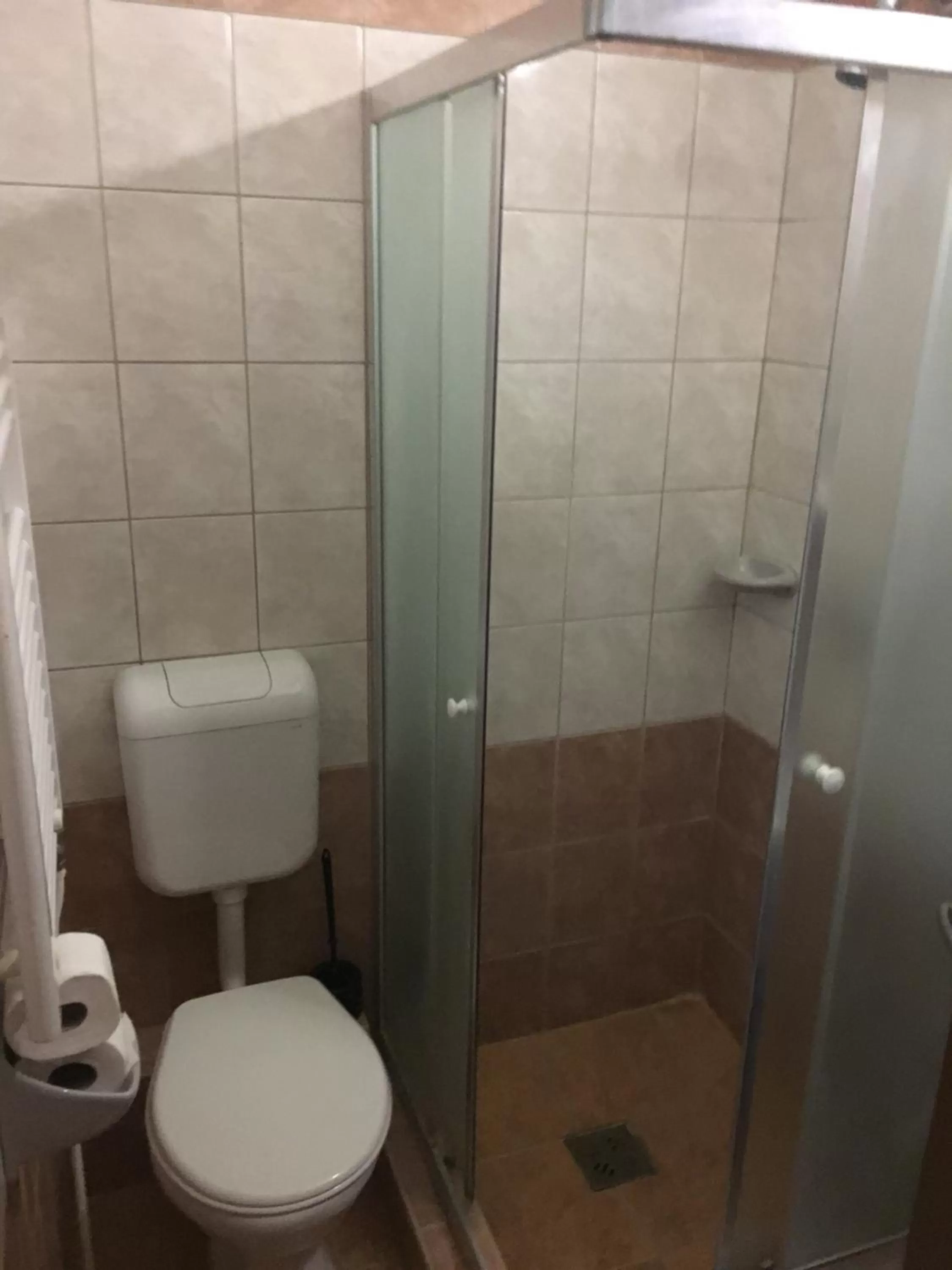 Shower in Romantik Étterem - Panzió