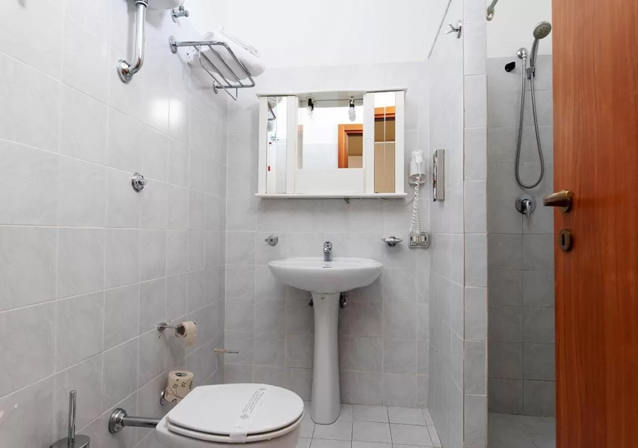 Shower in Hotel Residence Nemo