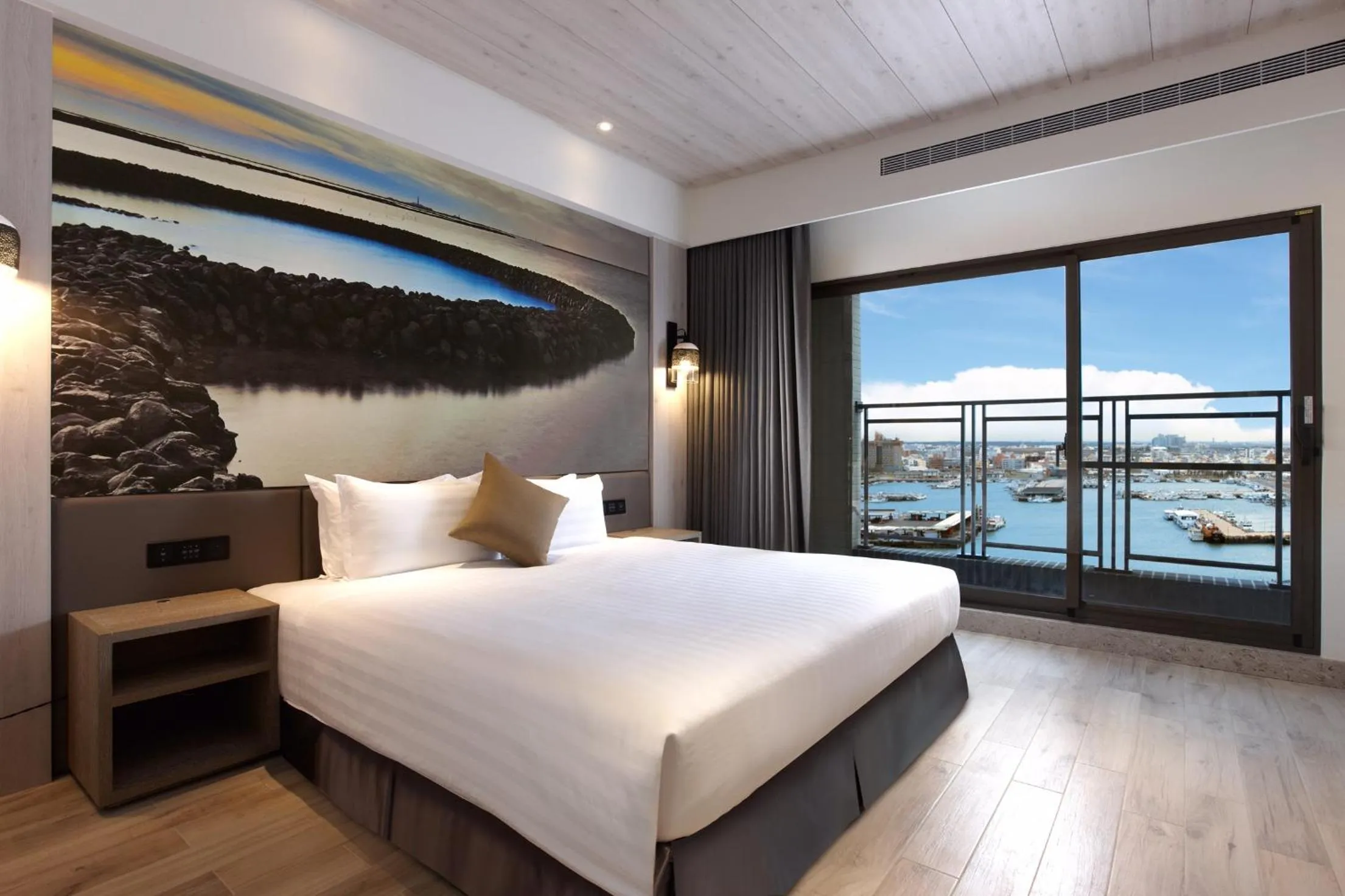 Sea view, Bed in Discovery Hotel
