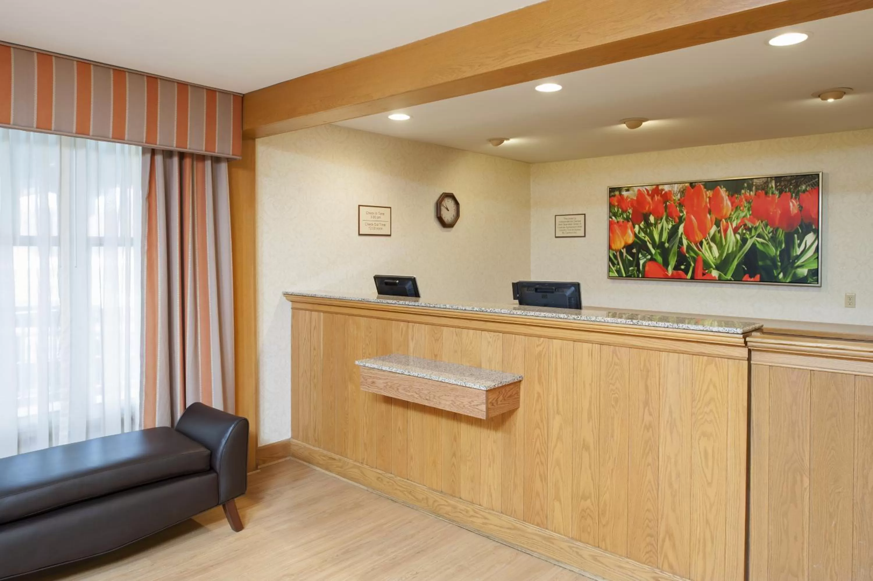 Lobby or reception in Country Inn & Suites by Radisson, Holland, MI