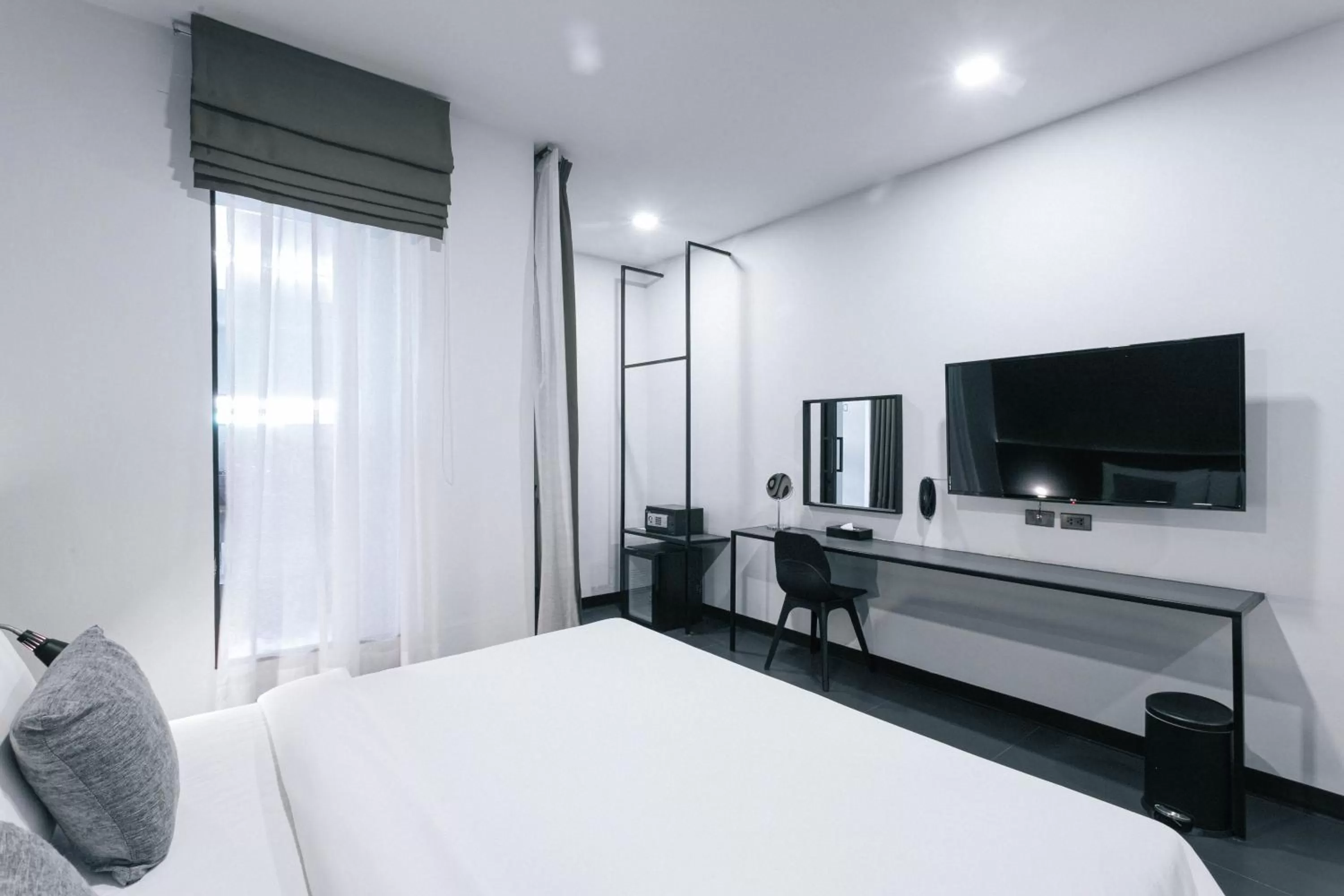 TV and multimedia, Bed in CREW Hotel