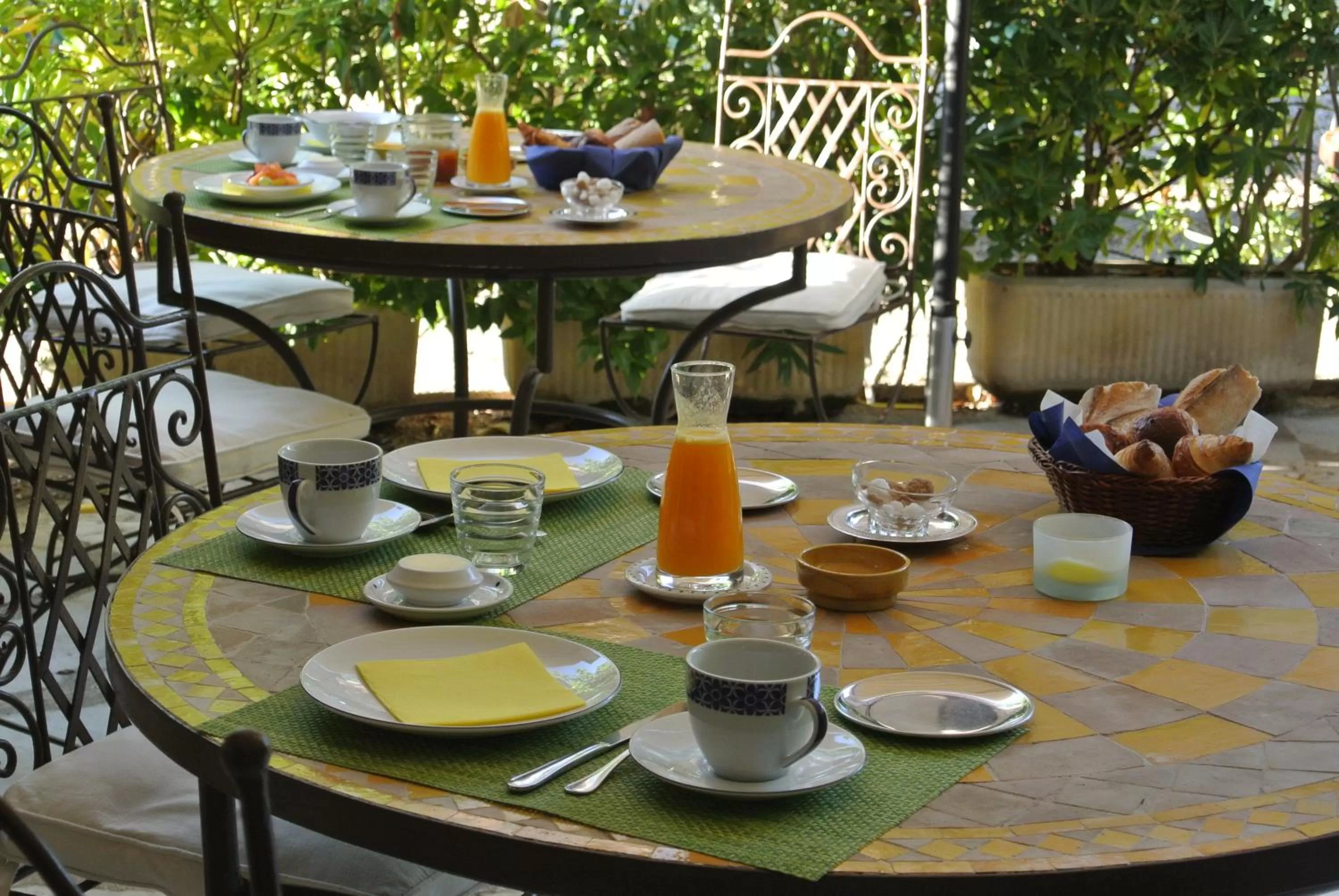 Patio in La Vieille Bastide