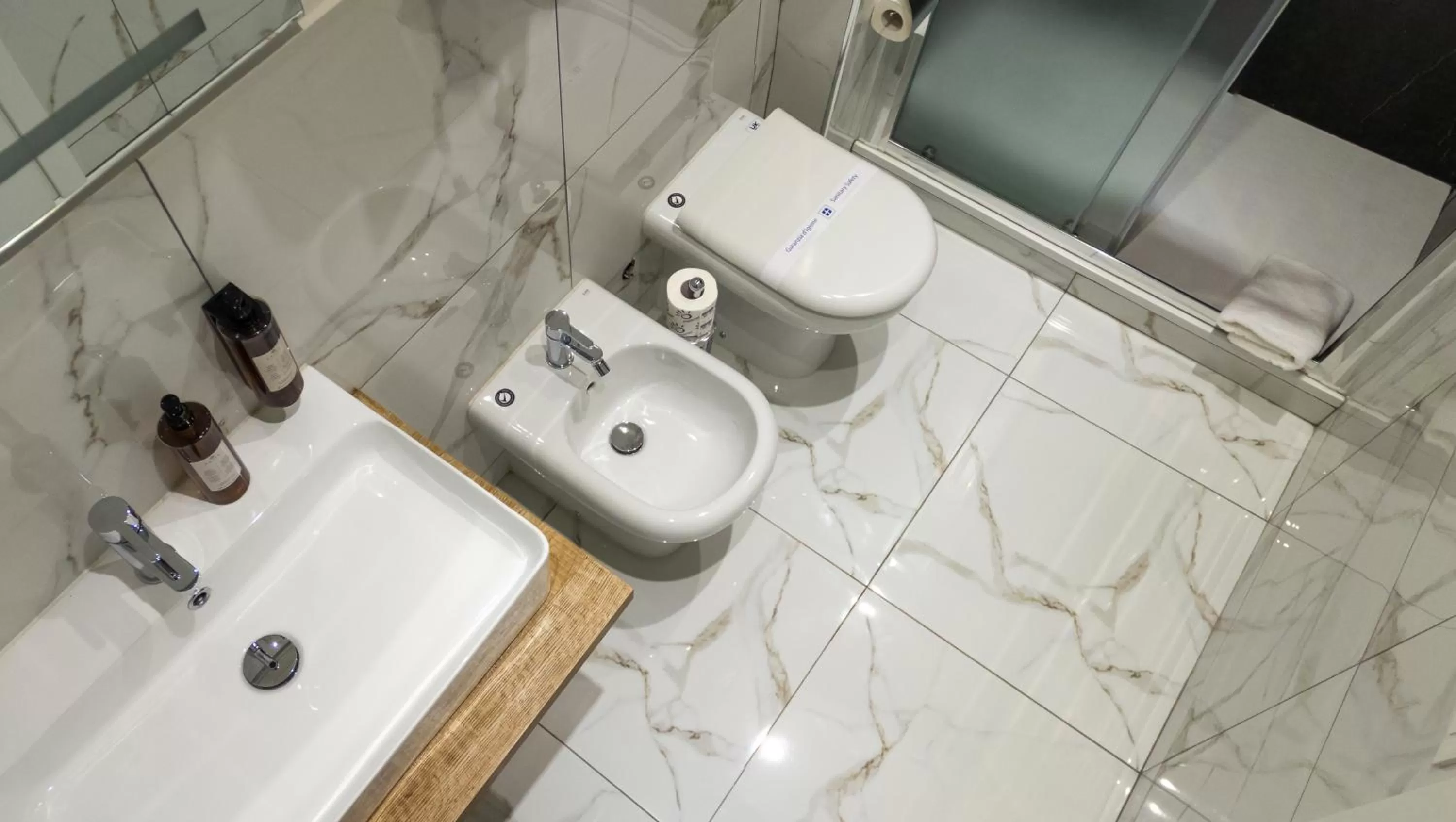 Shower in Michelangelo Vatican Rooms