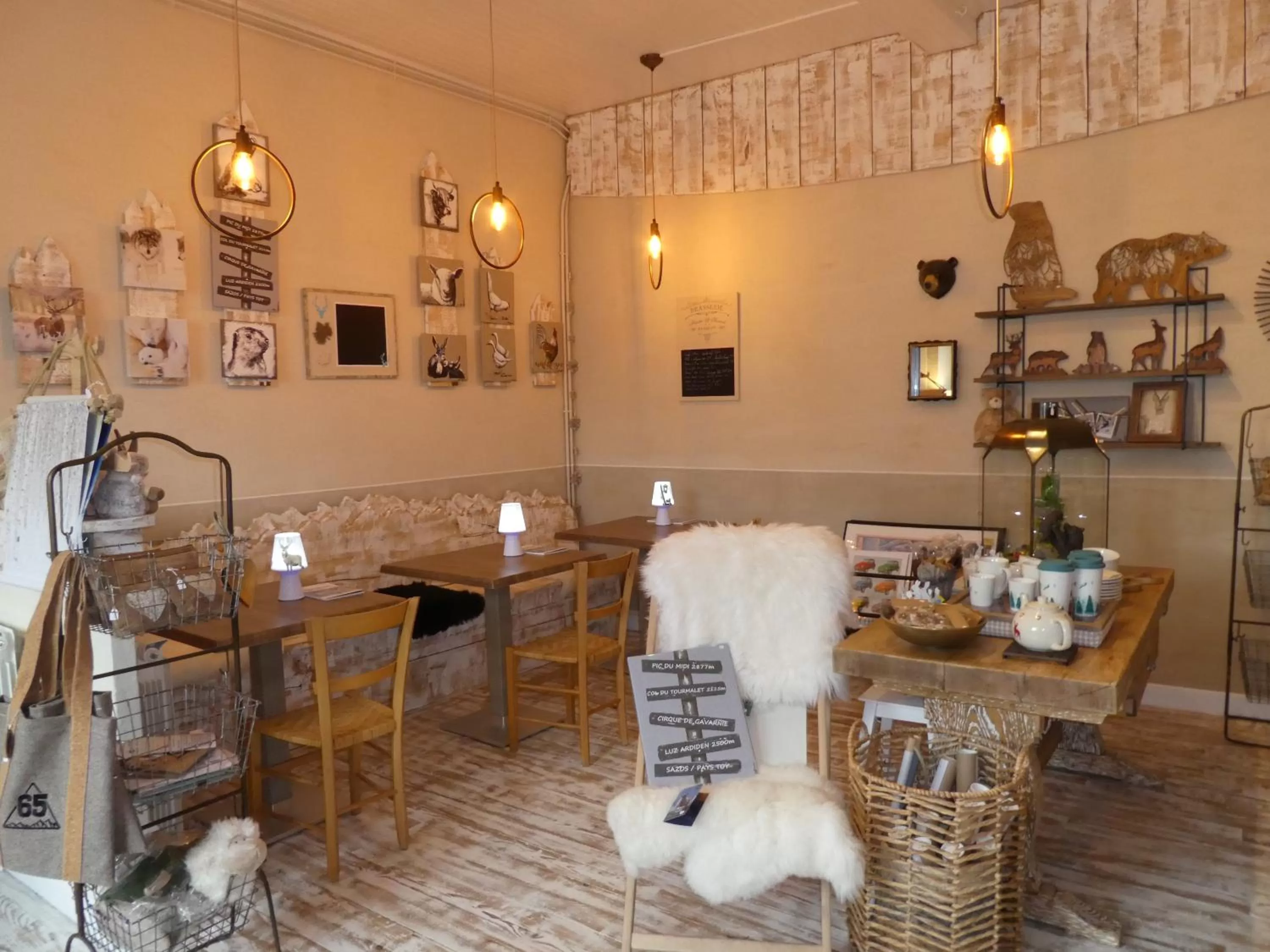 Lounge or bar, Restaurant/Places to Eat in Chalet Mina