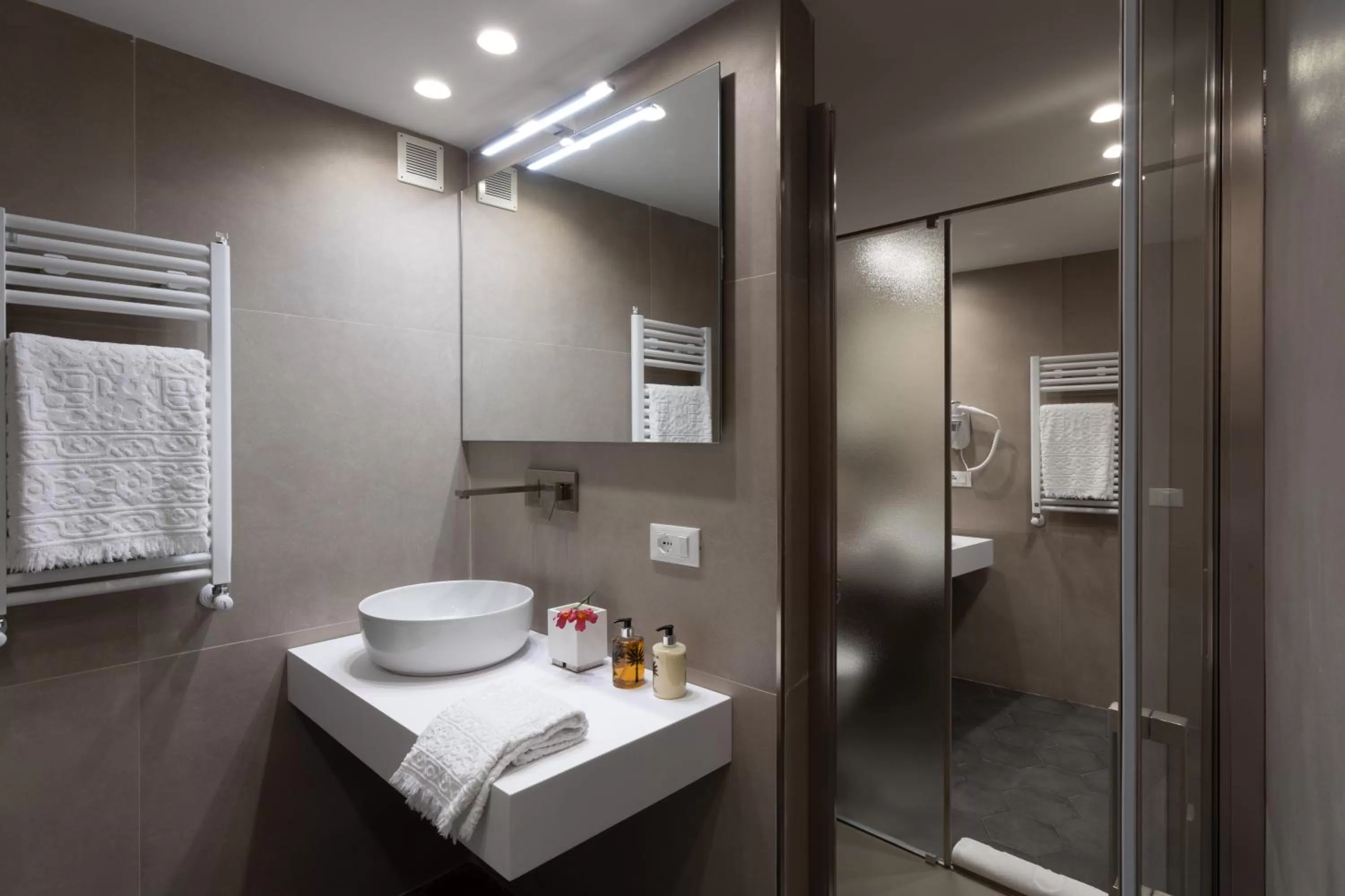 Shower in Hotel Villa Taormina