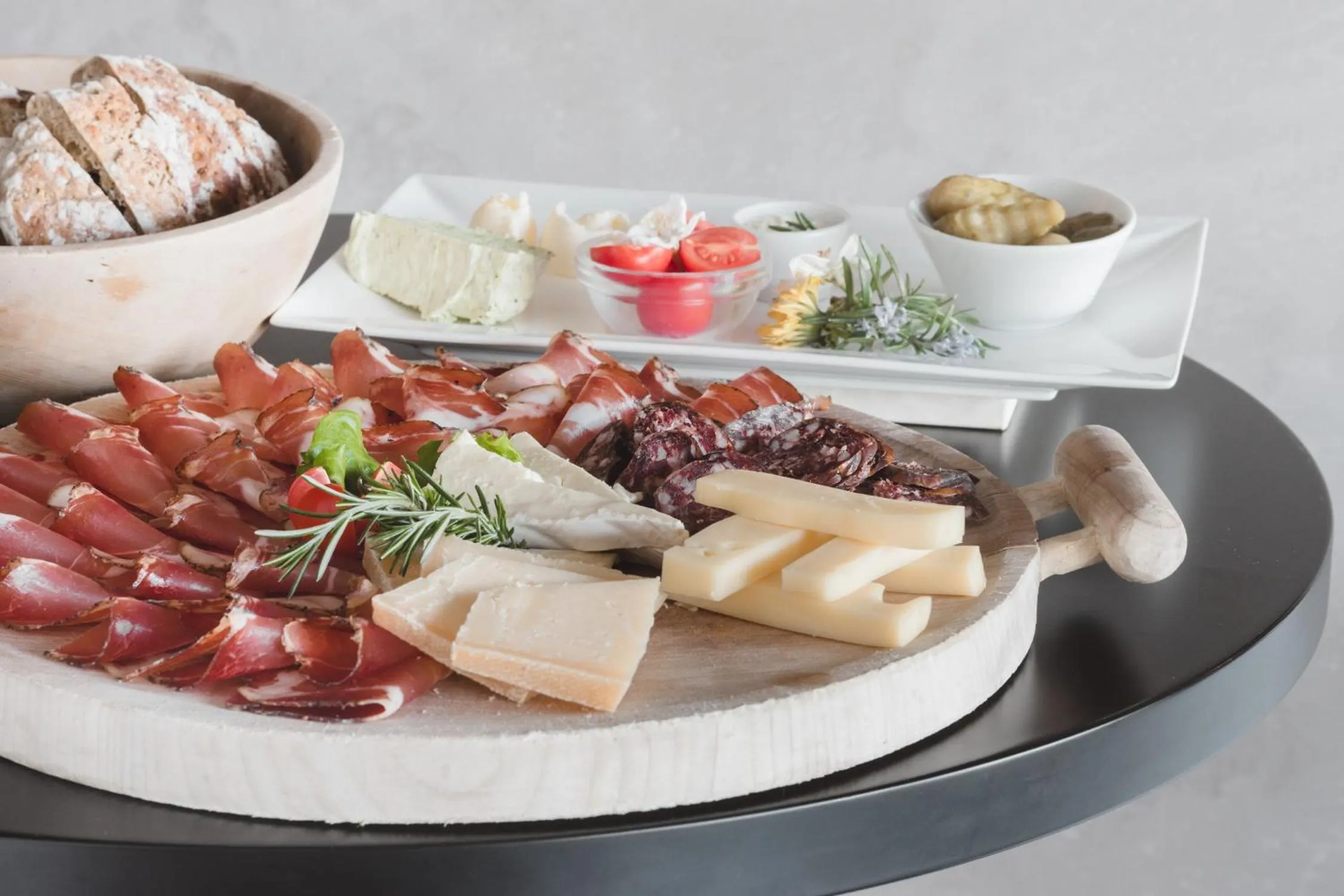 Restaurant/places to eat in Hotel Tiefenbrunn Gardensuites & Breakfast