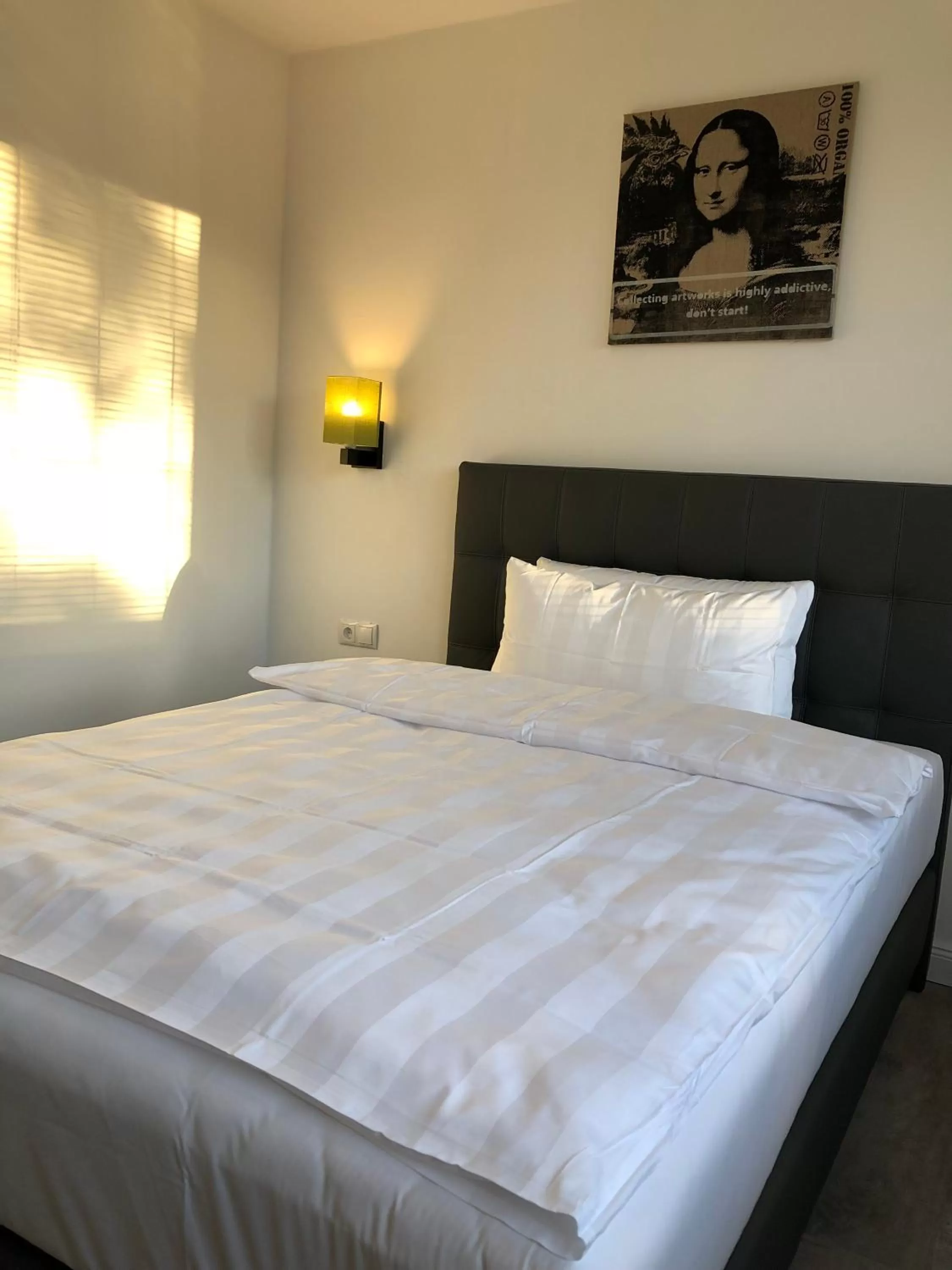 Photo of the whole room, Bed in Hotel52 Bergheim