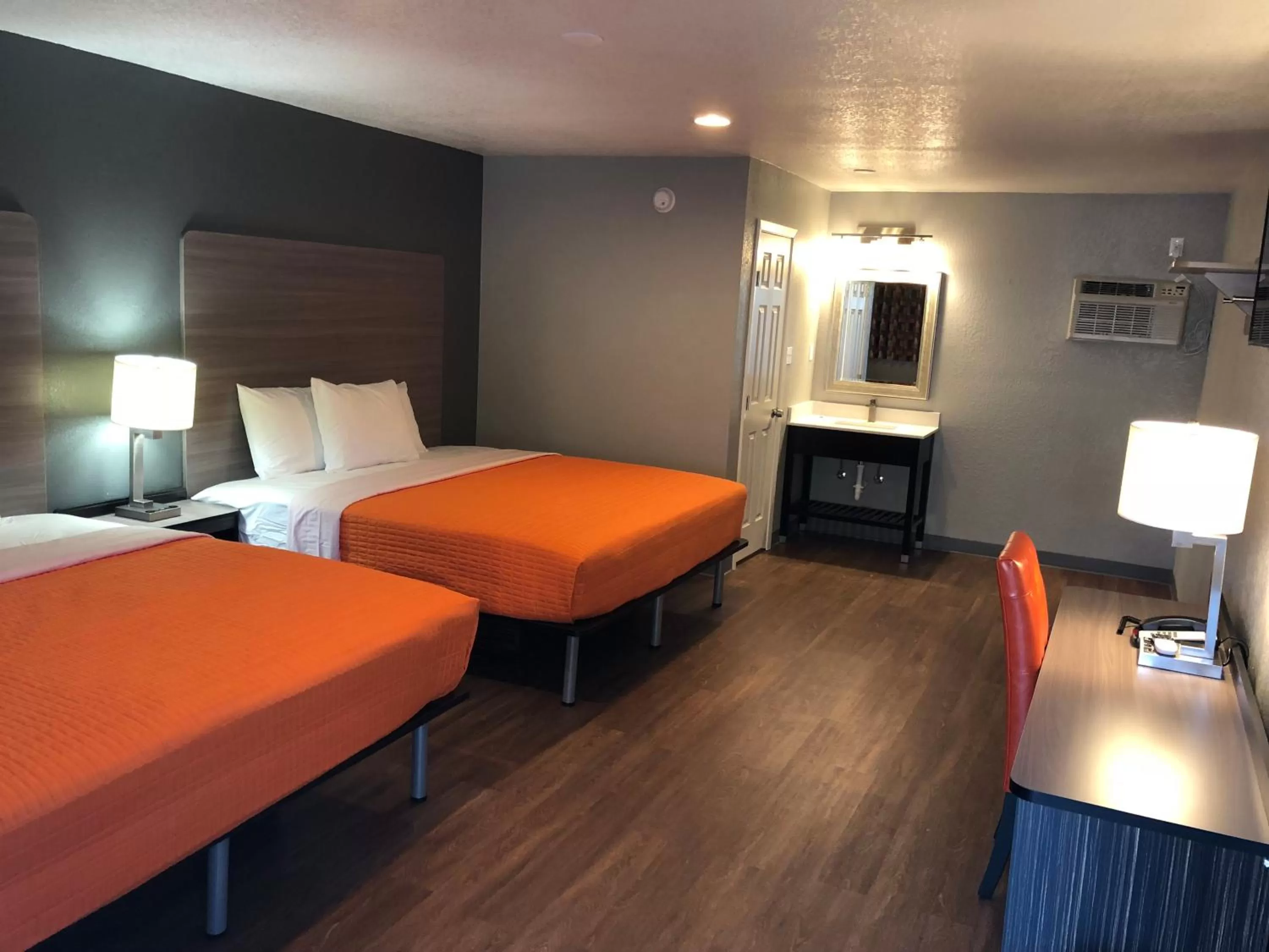 Bed in Super 8 by Wyndham Sonora