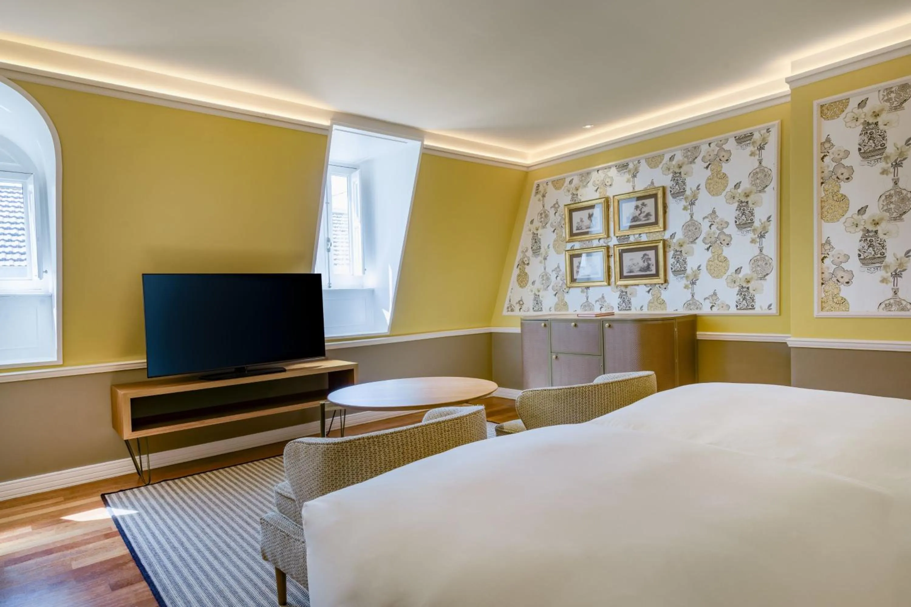 Photo of the whole room, Bed in Santo Mauro, a Luxury Collection Hotel, Madrid