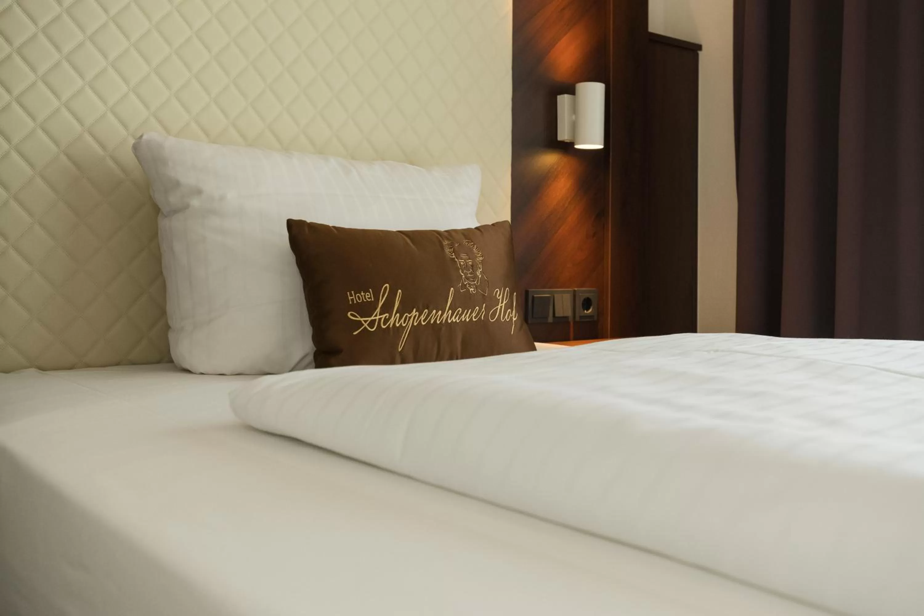 Photo of the whole room, Bed in Hotel Schopenhauer Hof