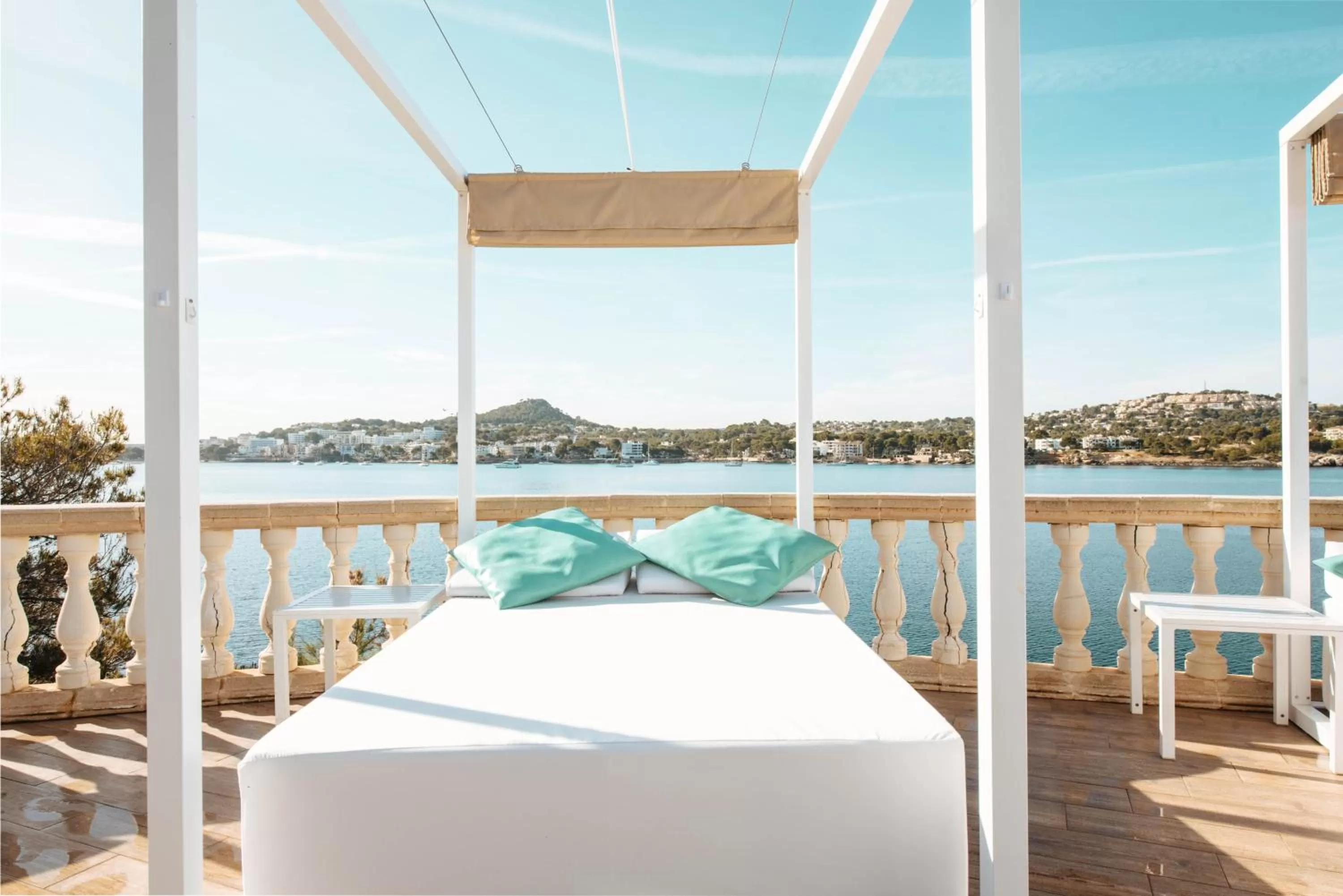 Swimming pool, Bed in Sentido Fido Punta del Mar Hotel & Spa - Adults Only