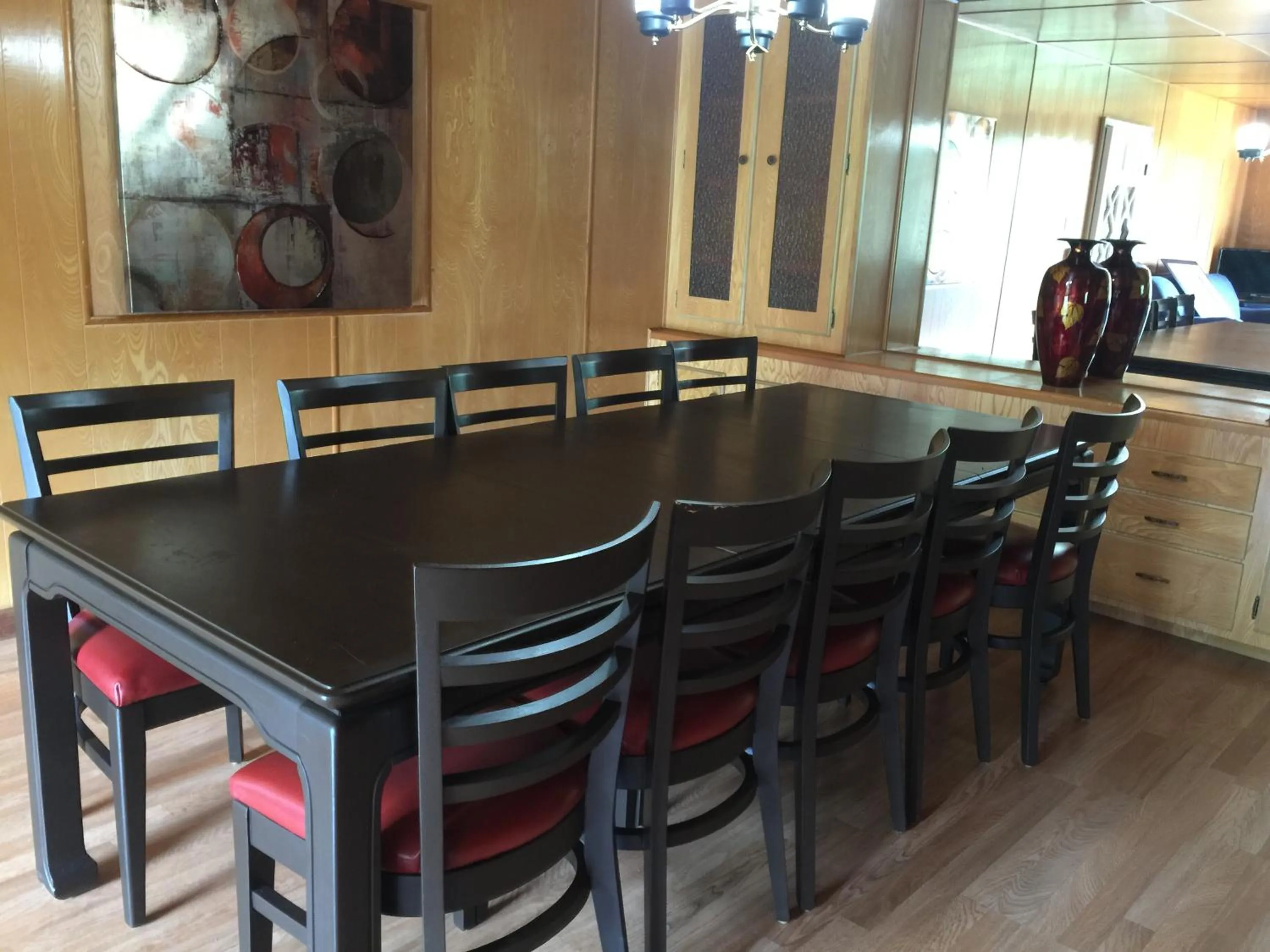 Dining area in Mountain Trail Lodge and Vacation Rentals