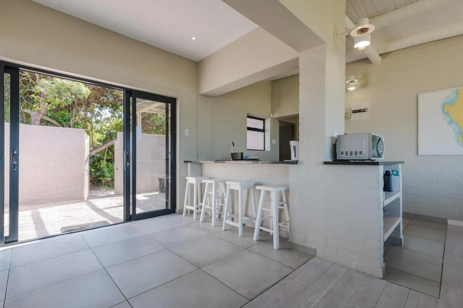 Kitchen or kitchenette in Blue Bay Lodge