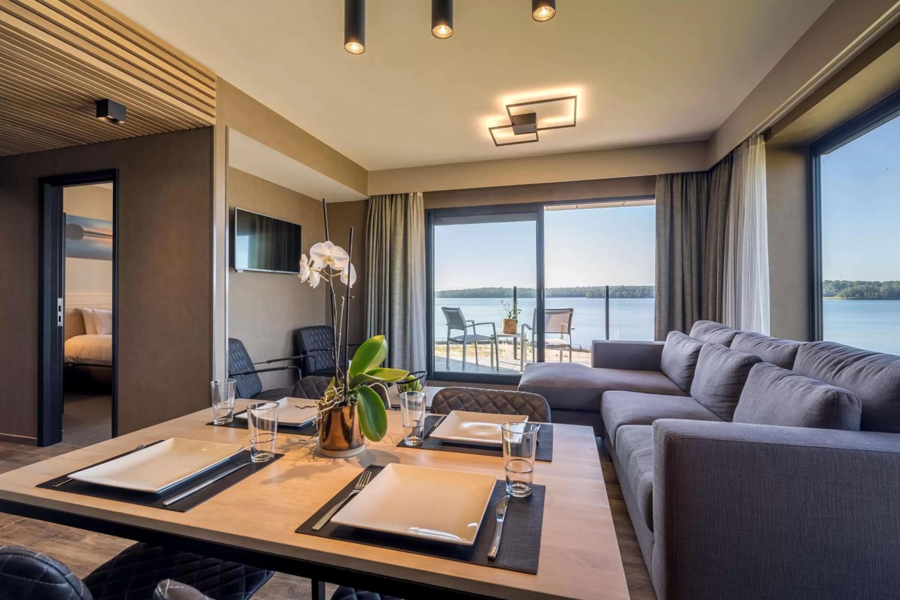 Photo of the whole room in Golden Lakes Hotel