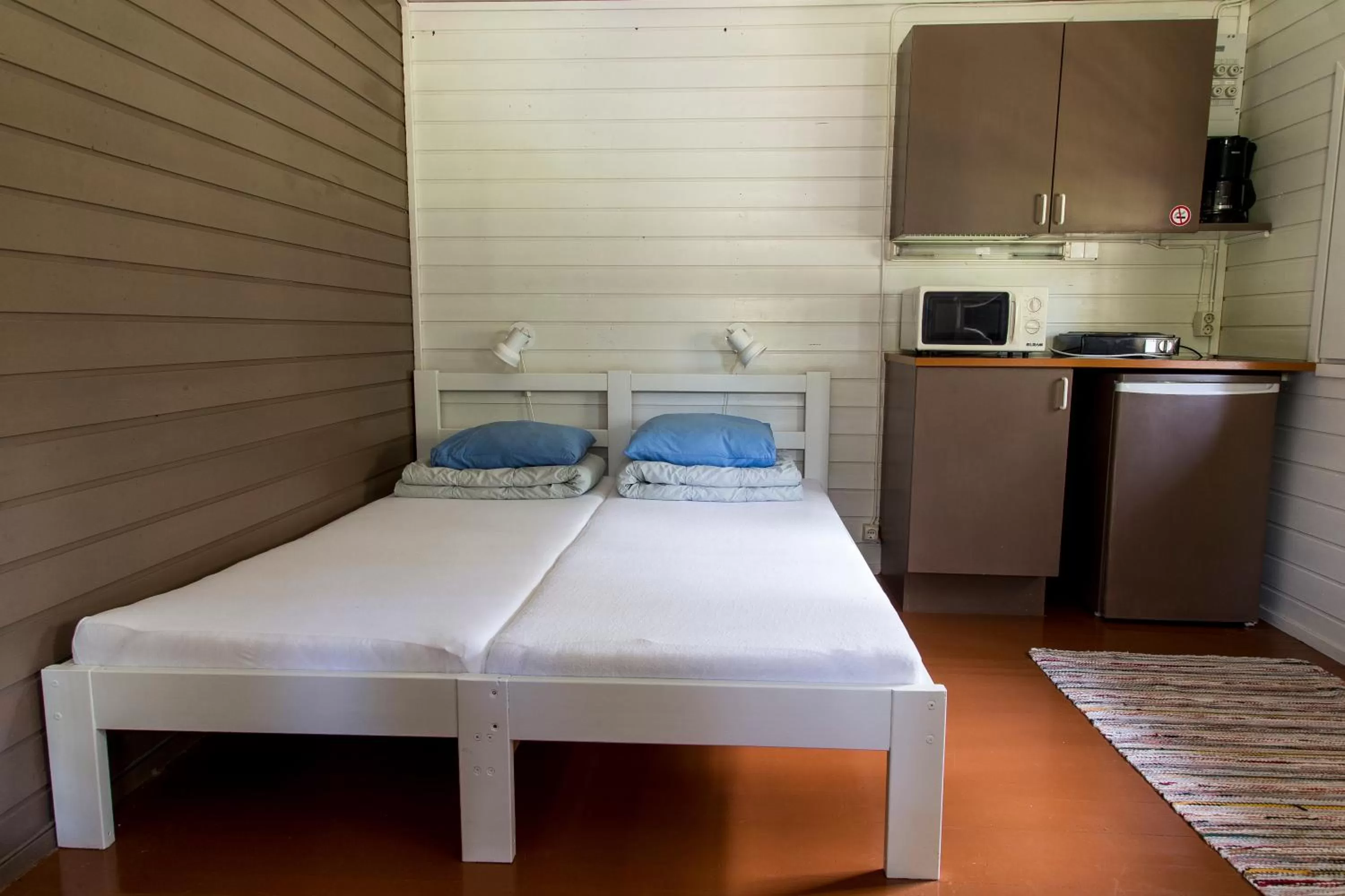 Kitchen or kitchenette, Bed in Santalahti Resort Cottages & Villas