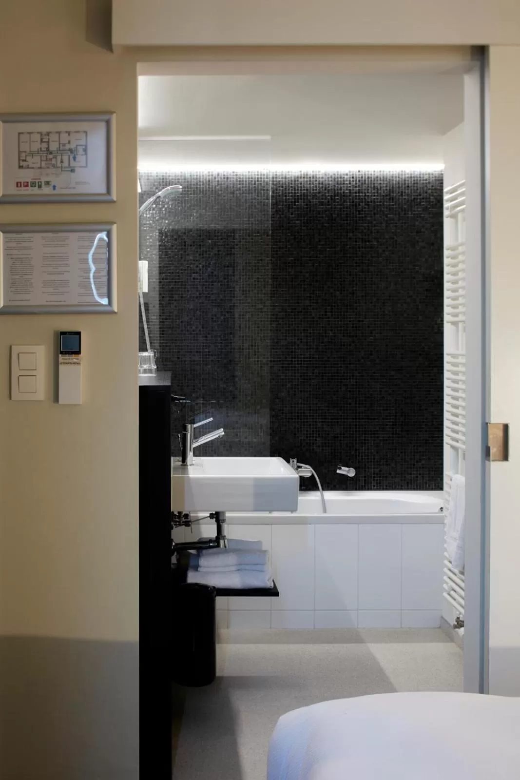 Bathroom, Bed in Alpha Hotel and Aparthotel