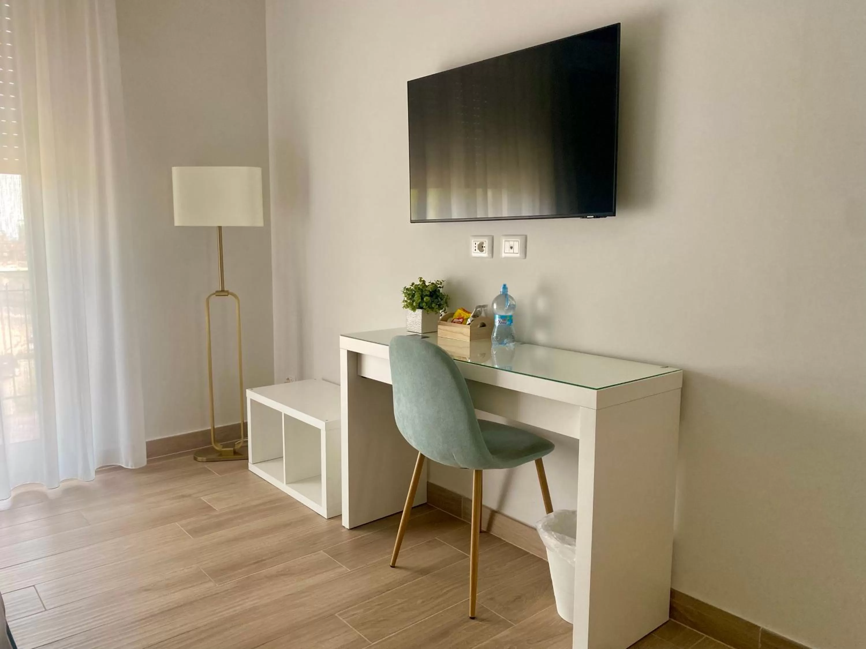 TV and multimedia, TV/Entertainment Center in Luna Nuova Suites