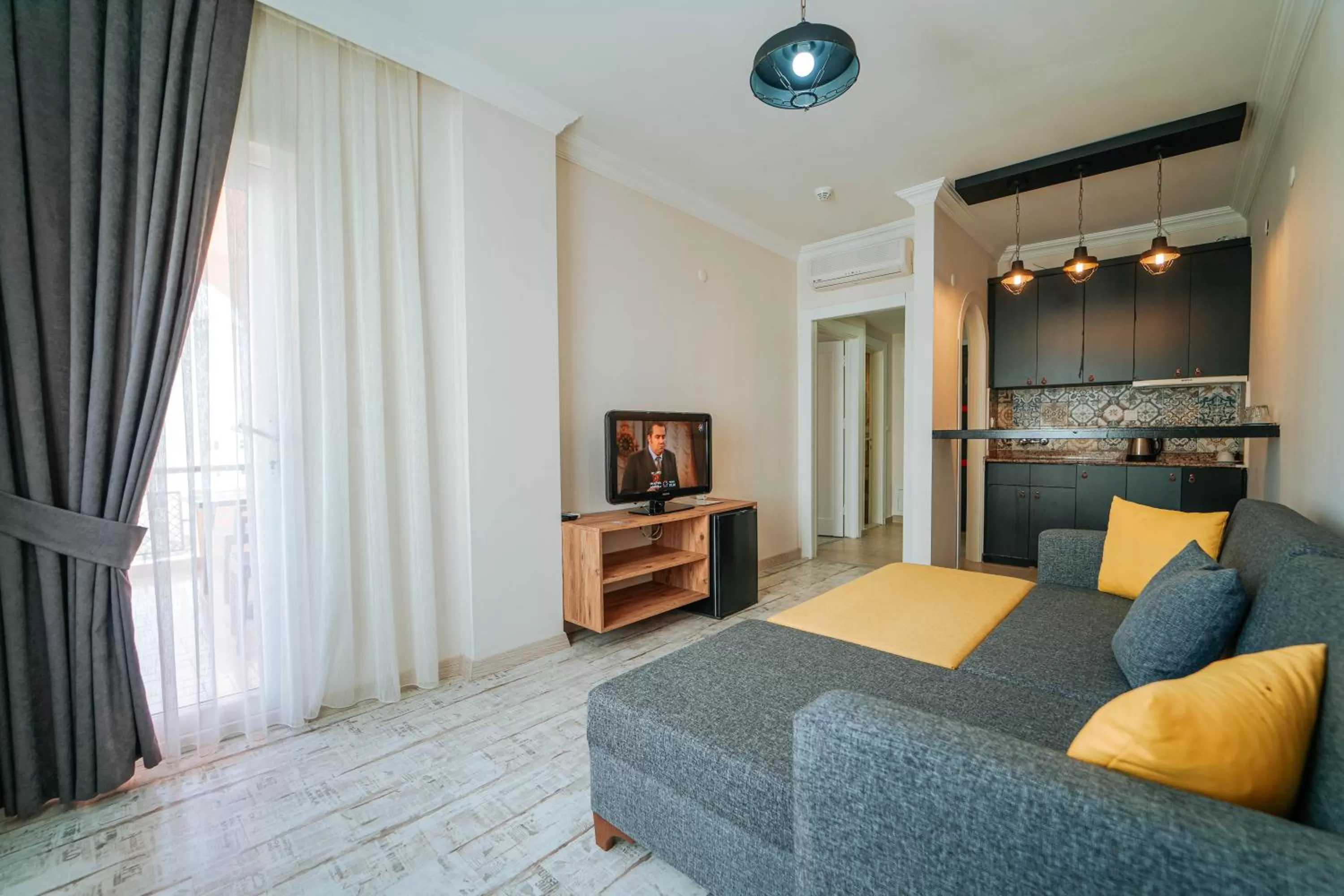 Living room, TV/Entertainment Center in BEETLE HOUSE COFFEE HOTEL