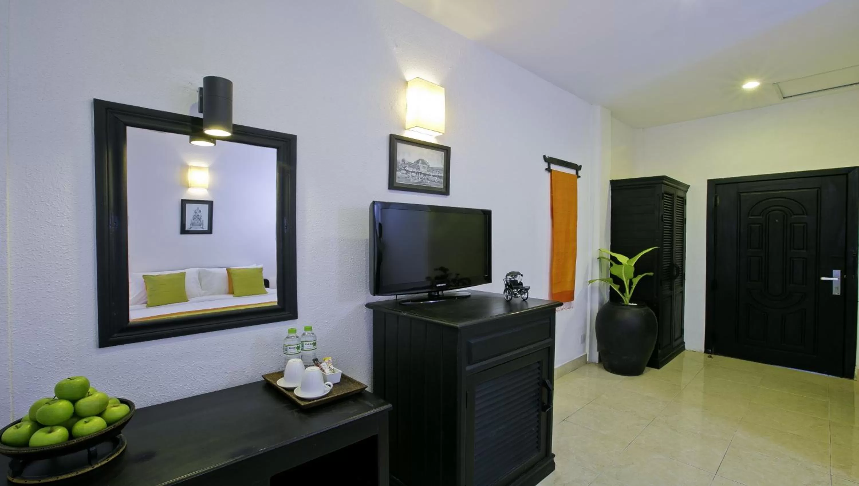 Coffee/tea facilities, TV/Entertainment Center in The Cyclo d'Angkor Boutique Hotel