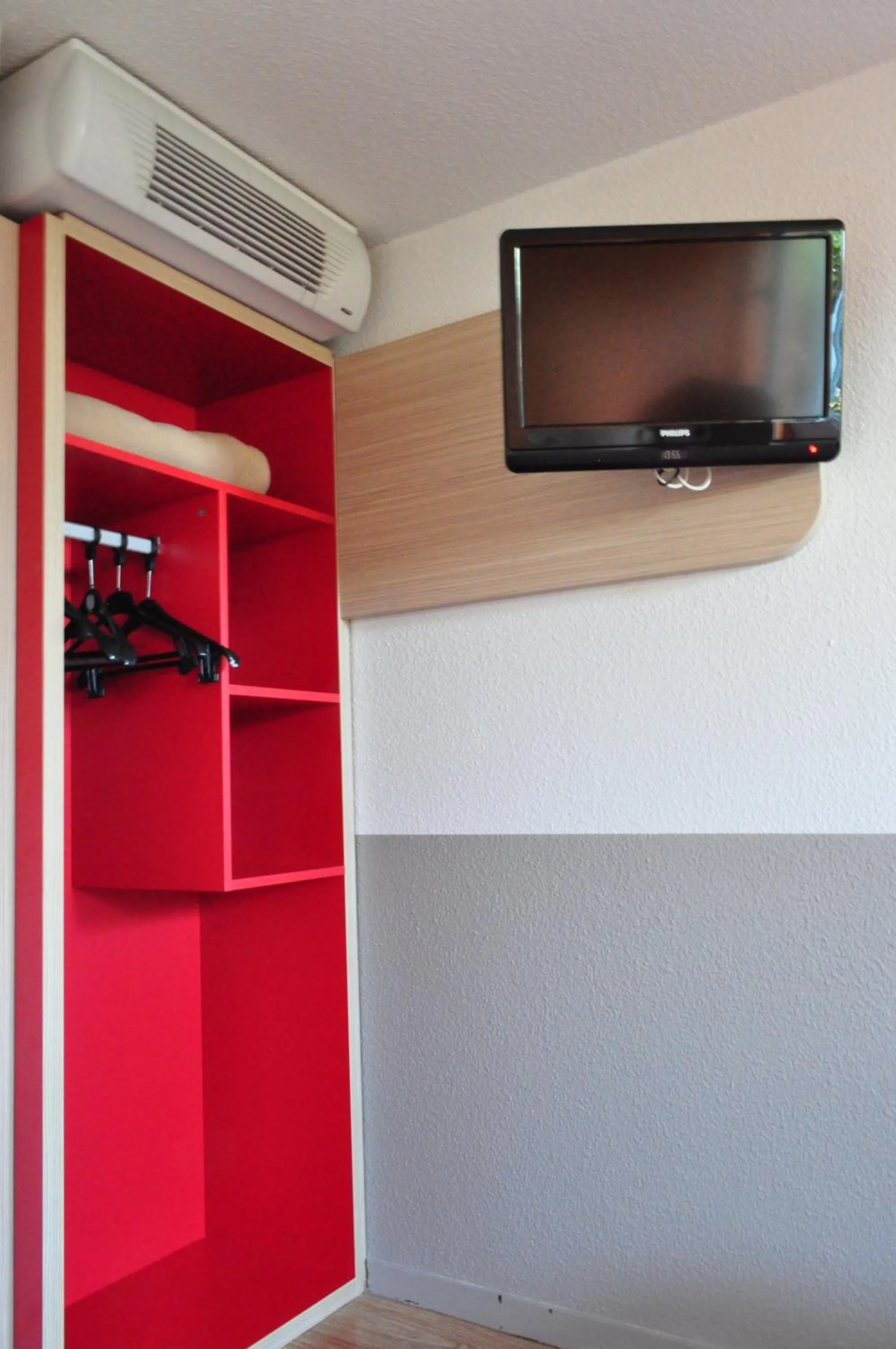 Communal lounge/ TV room in Premiere Classe Sete - Balaruc