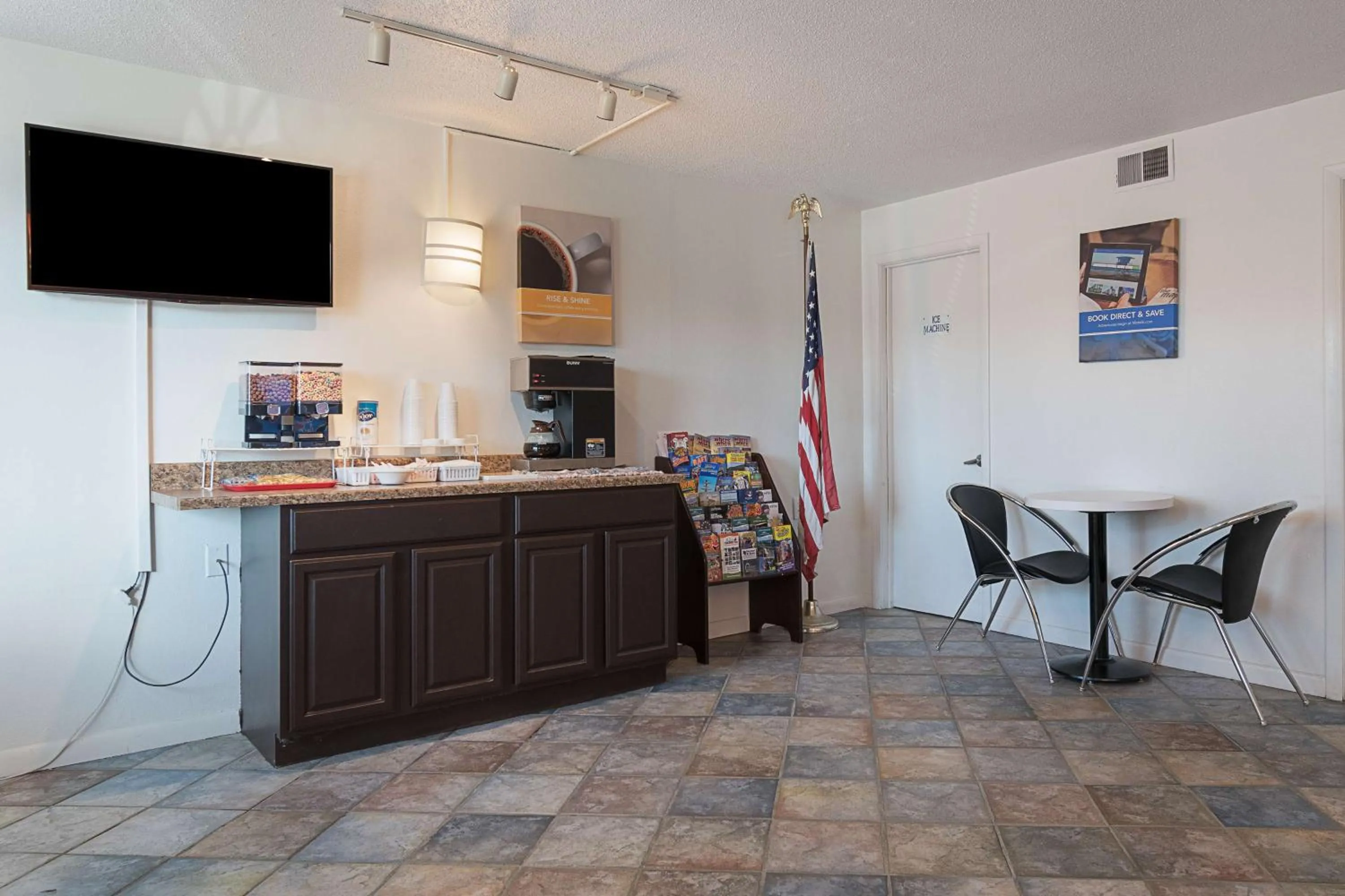 Property building in Motel 6-Frackville, PA