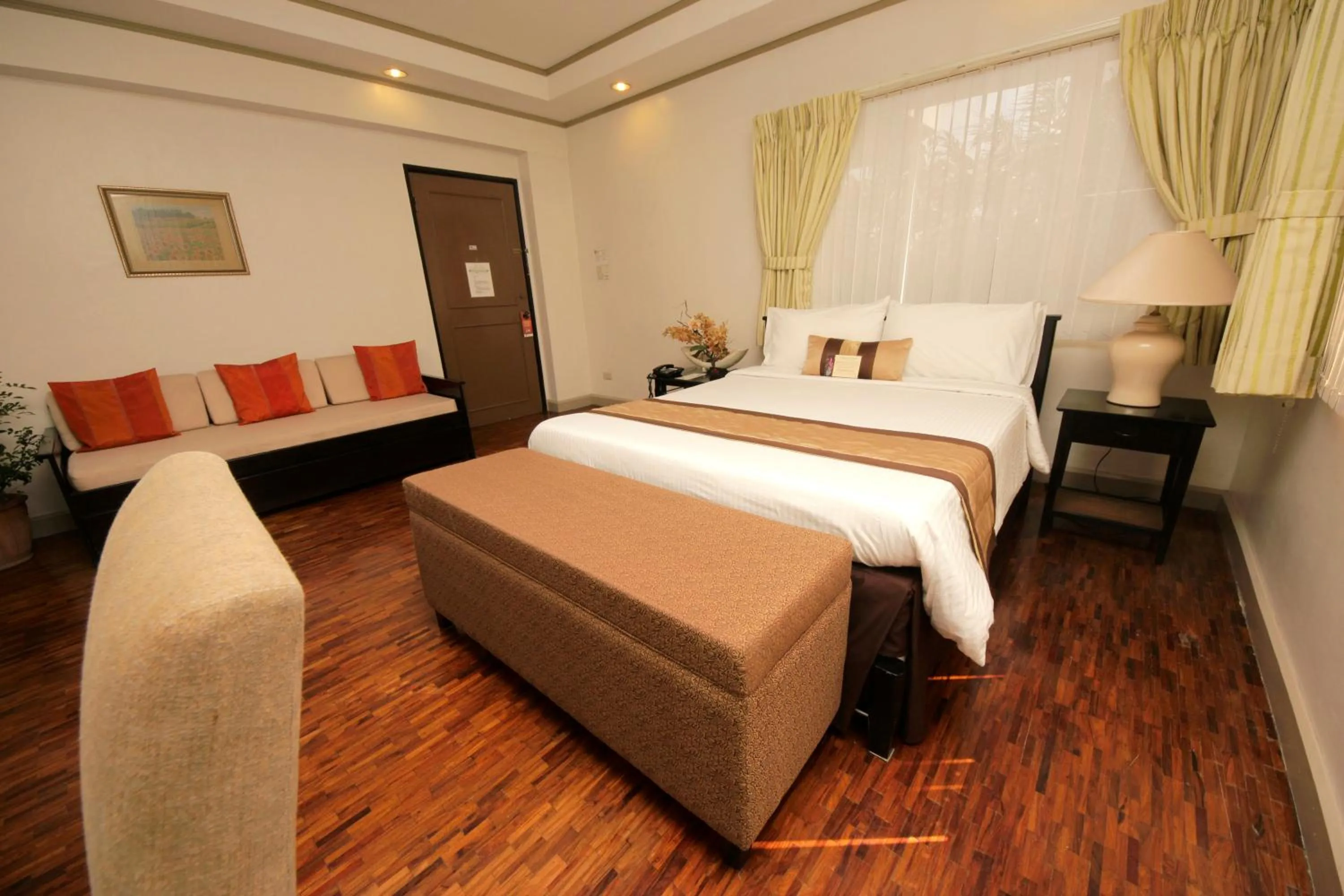 Photo of the whole room, Bed in Casa Pura Inn and Suites