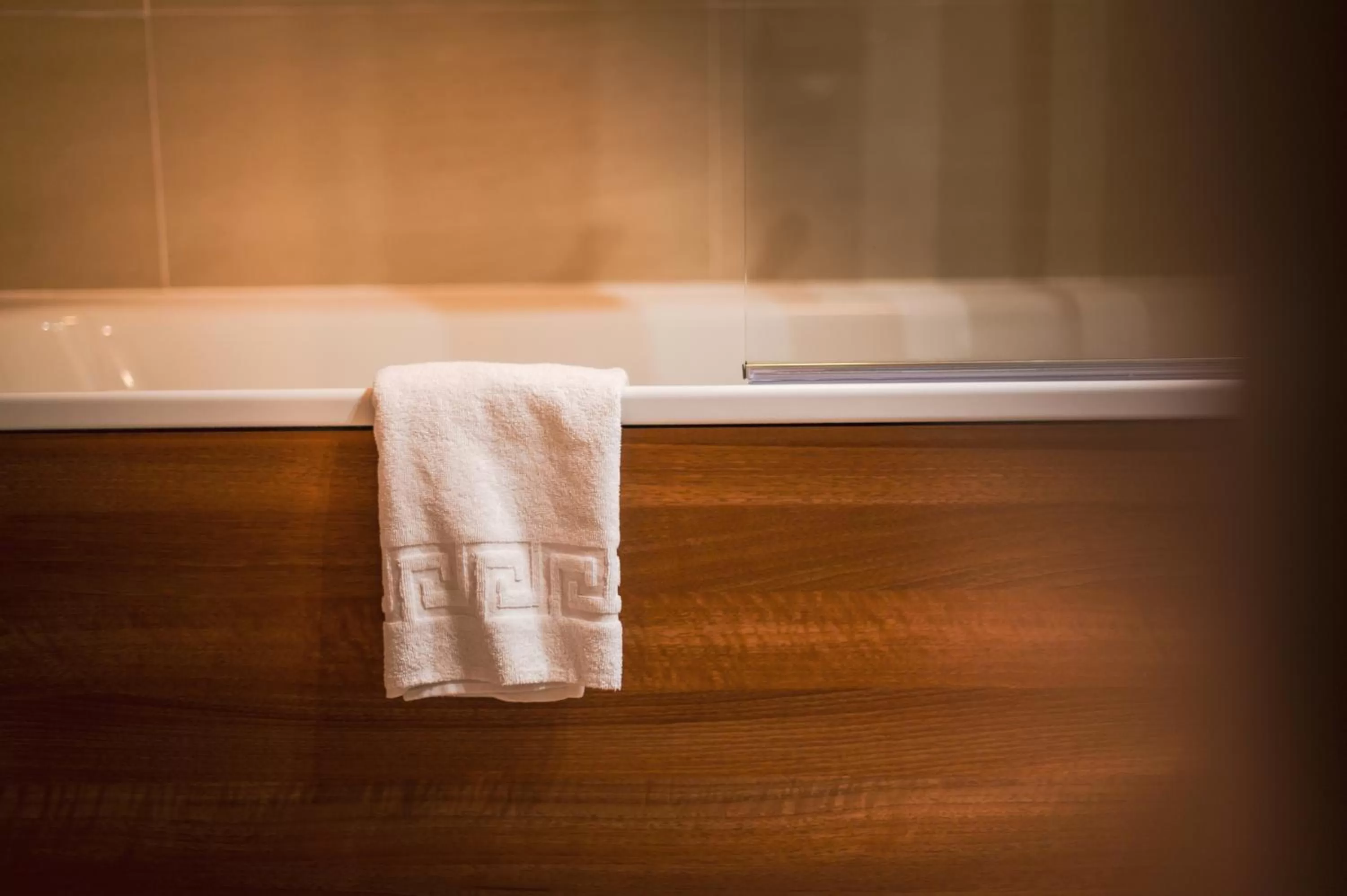 Bathroom in The Knight Residence by Mansley