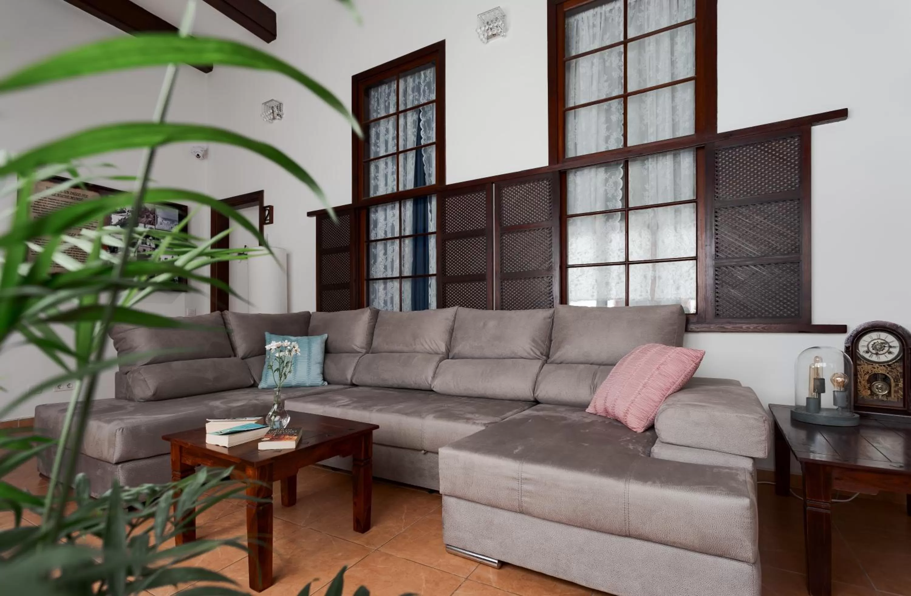 Living room in Santa Ana Suite & Rooms