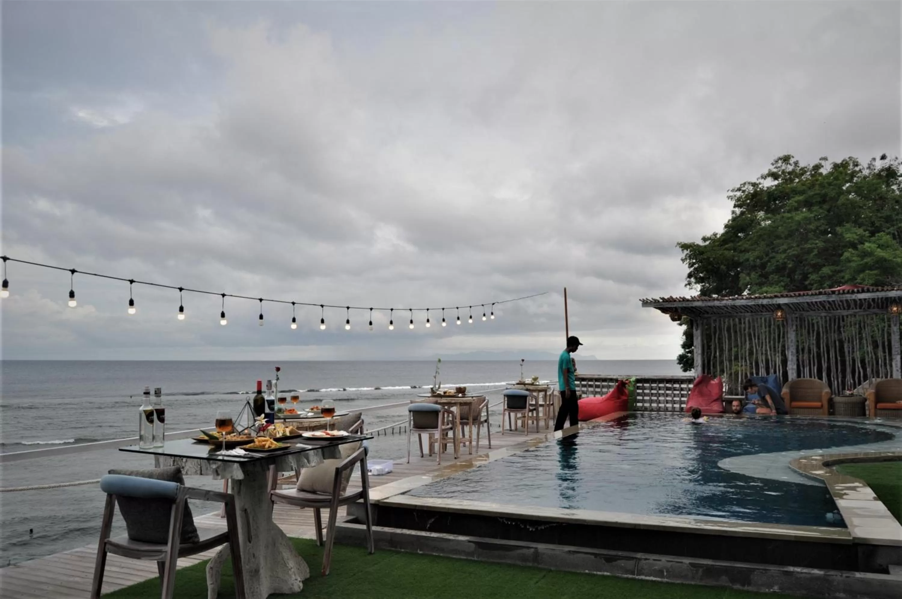 Restaurant/places to eat in SUITE OCEAN BLUE