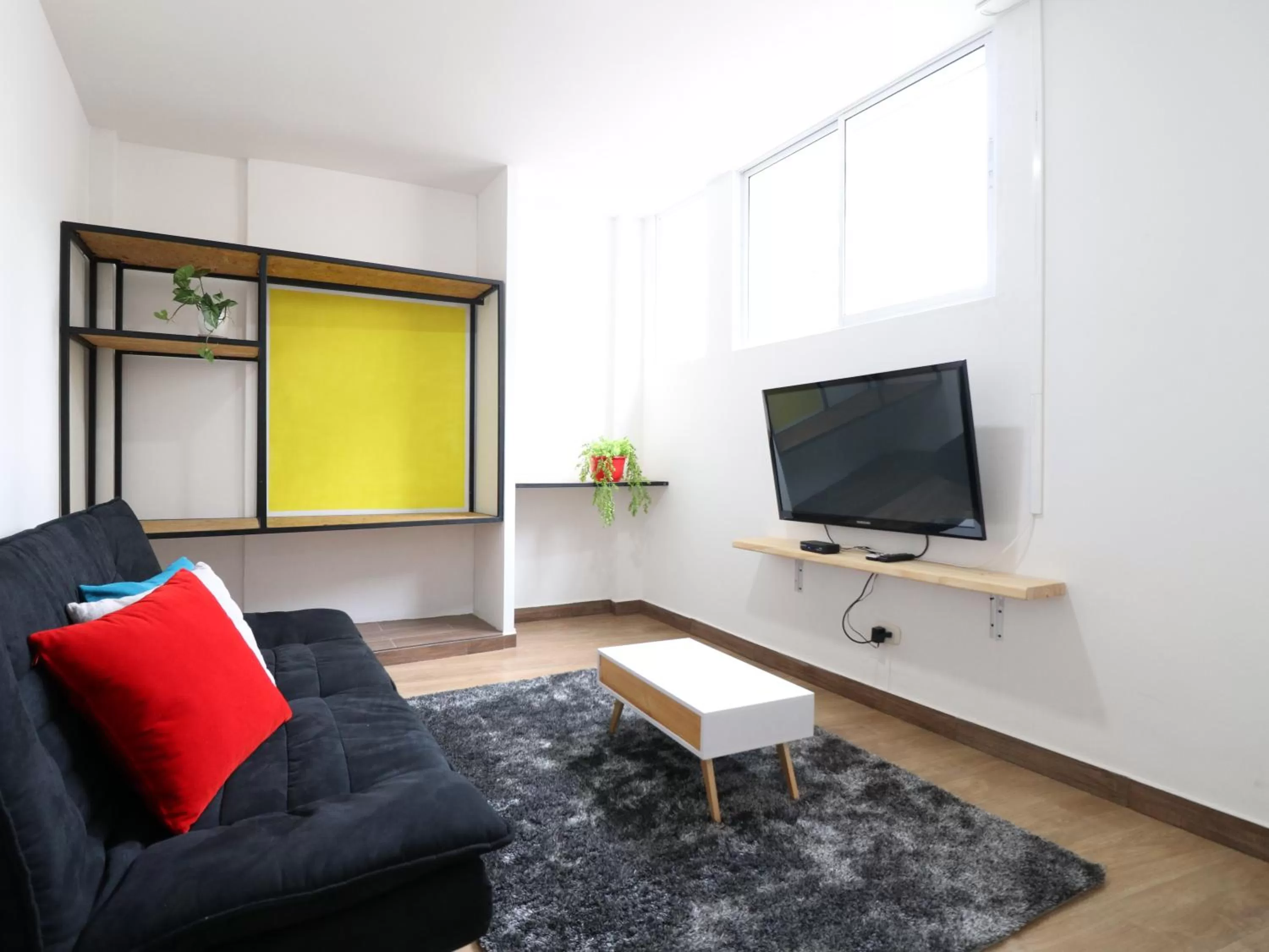 Bedroom, TV/Entertainment Center in 554 Apartments