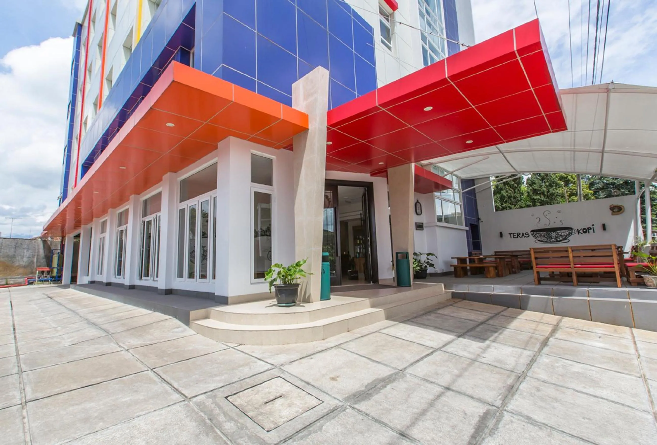 Facade/entrance in Sparks Odeon Sukabumi, ARTOTEL Curated