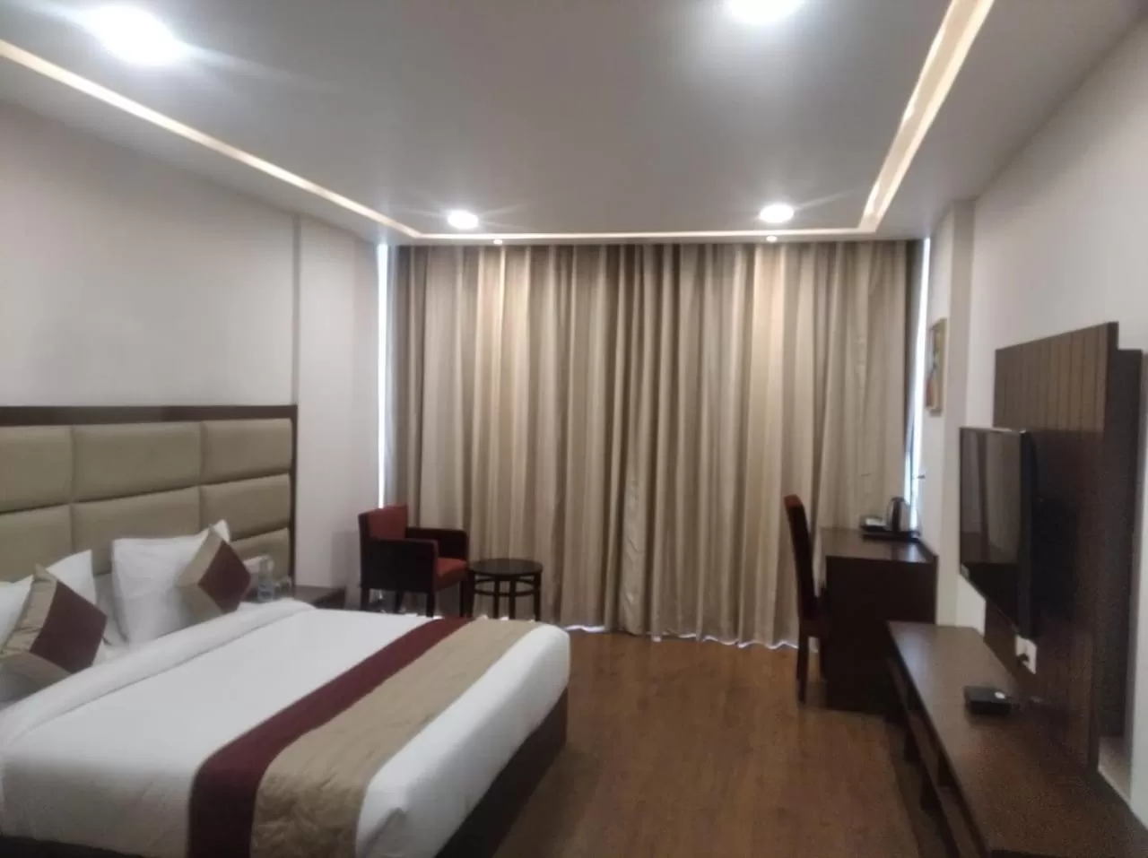 Photo of the whole room, Bed in Best Western Dalhousie