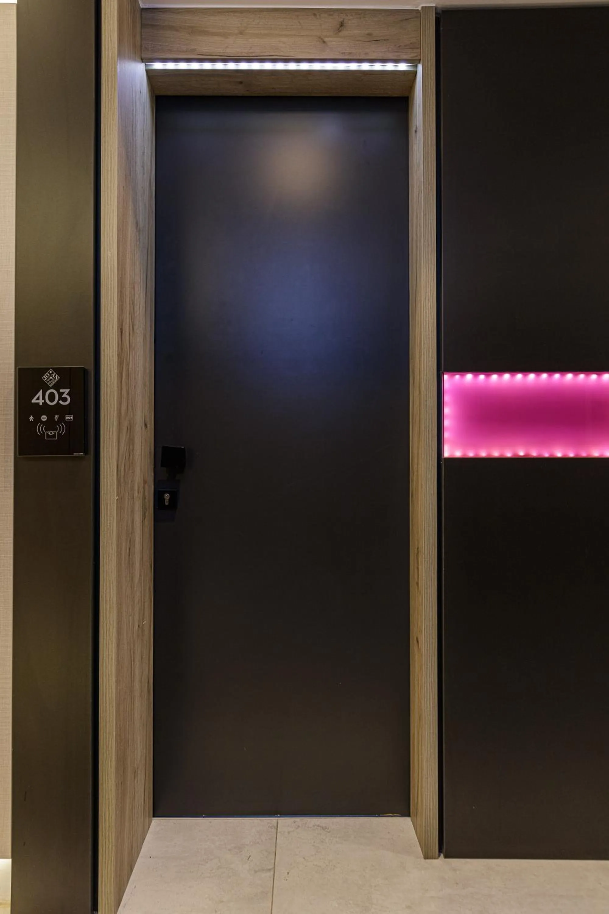 Decorative detail in Jo An Palace