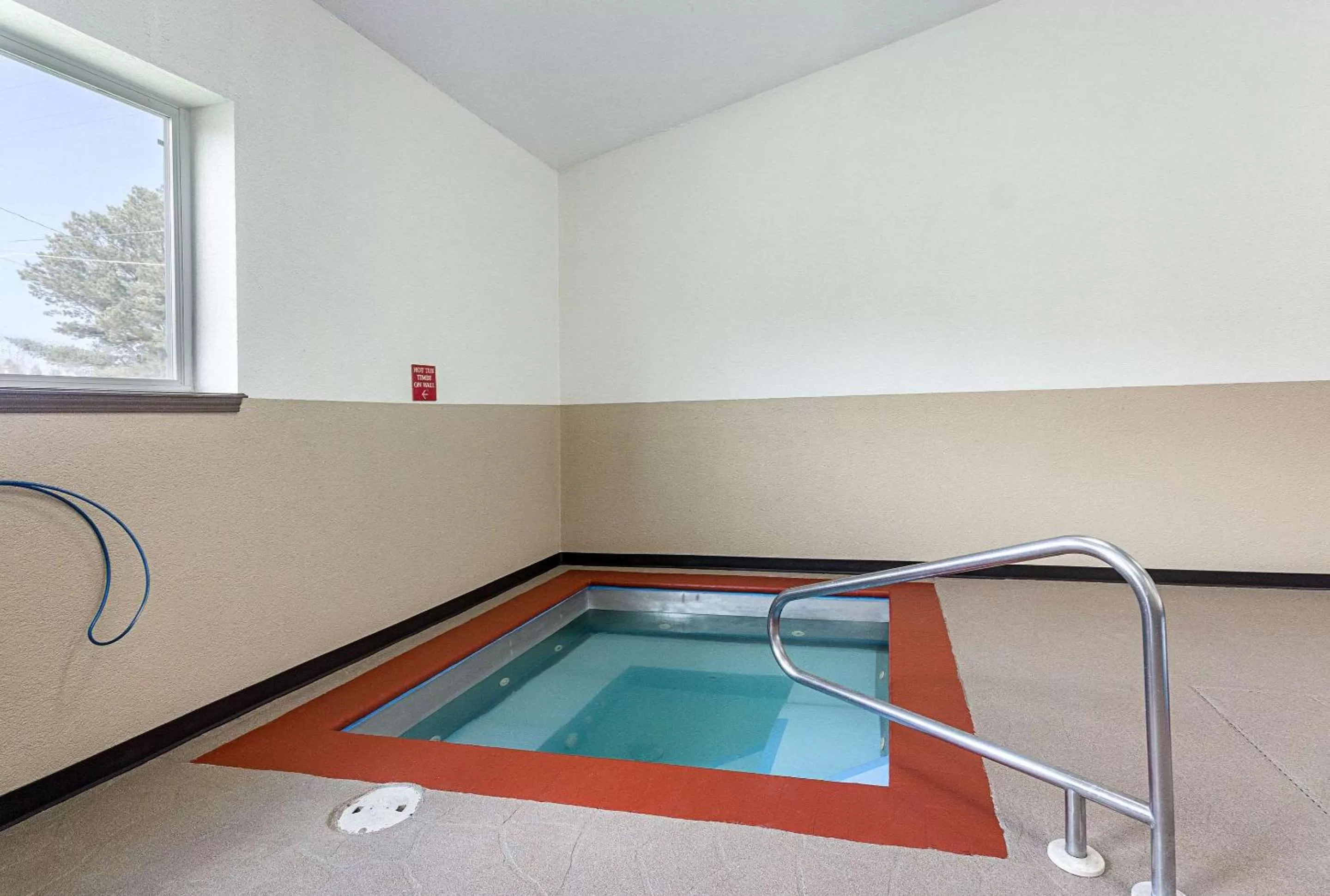 Swimming pool in Econo Lodge Livingston Gateway to Yellowstone