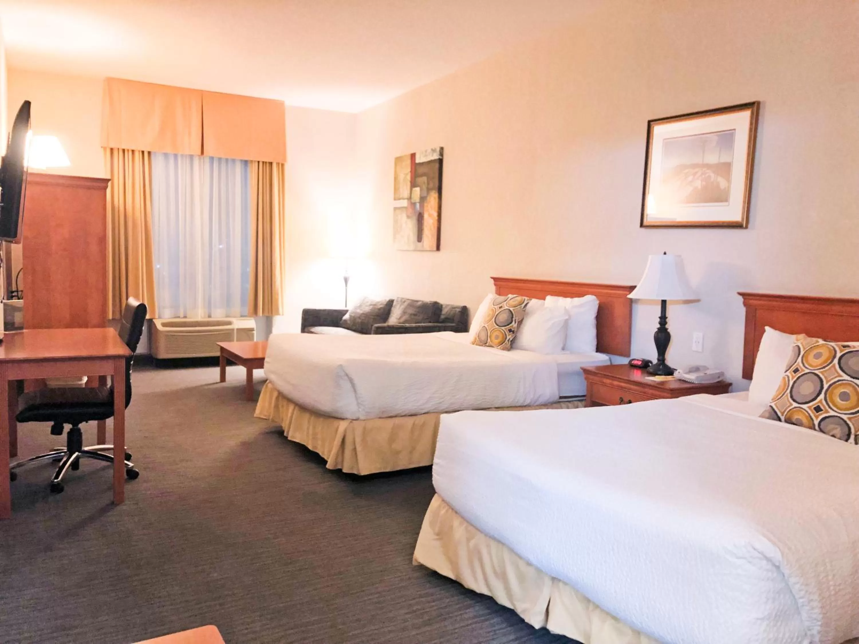 Bed in Days Inn by Wyndham Niagara Falls Centre St By the Falls