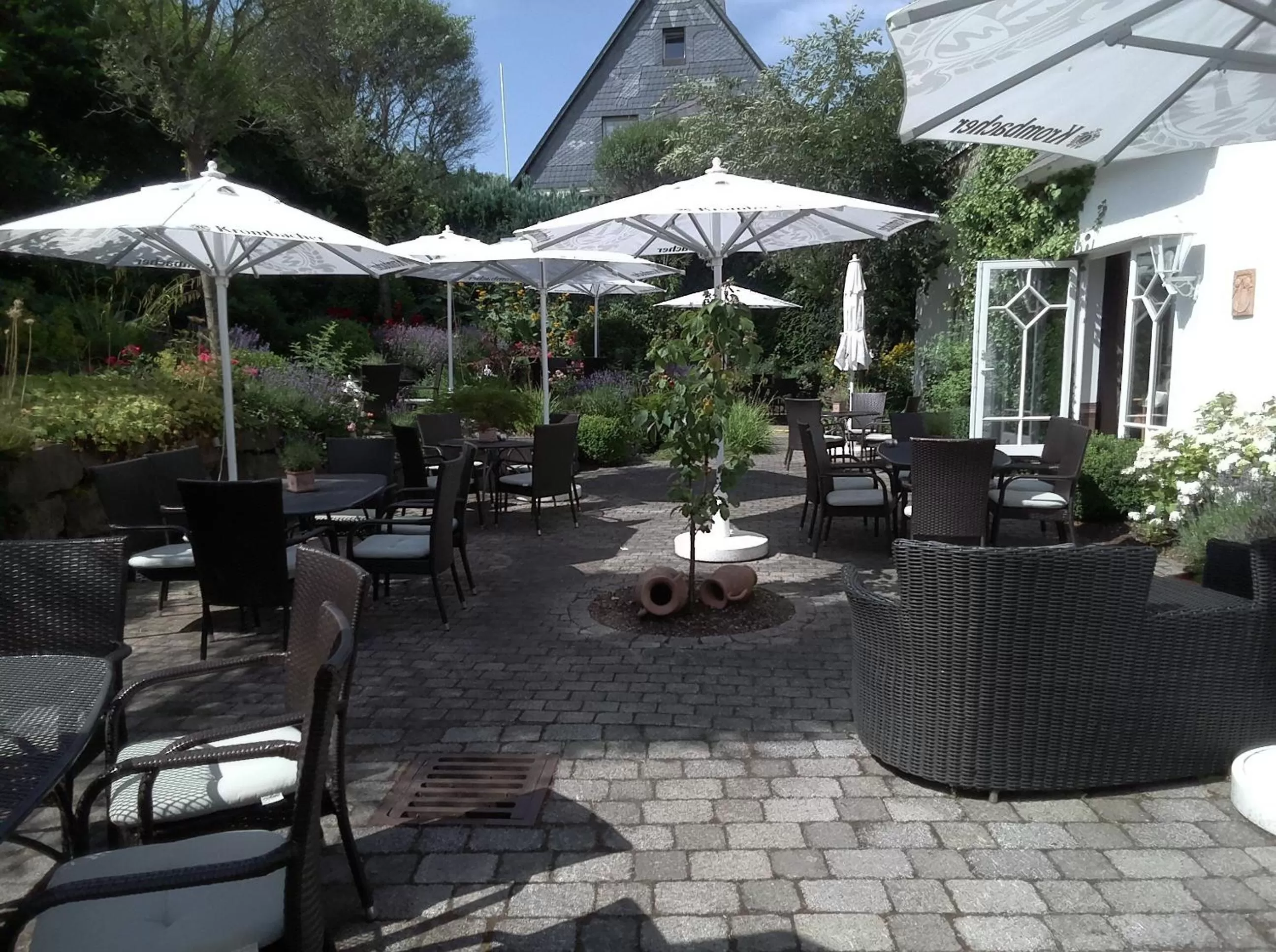 Restaurant/places to eat in Engemann Kurve