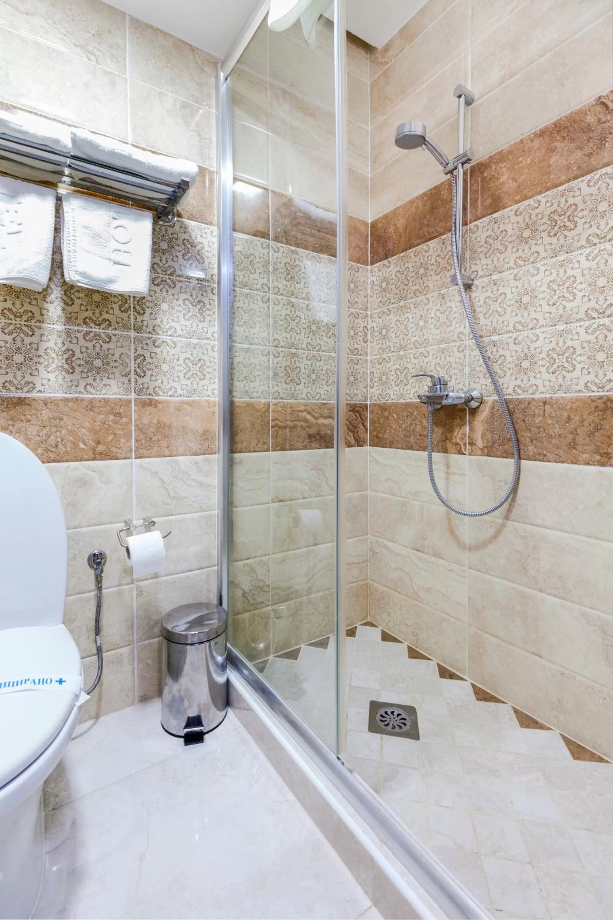 Shower in Hotel Green Center Gili