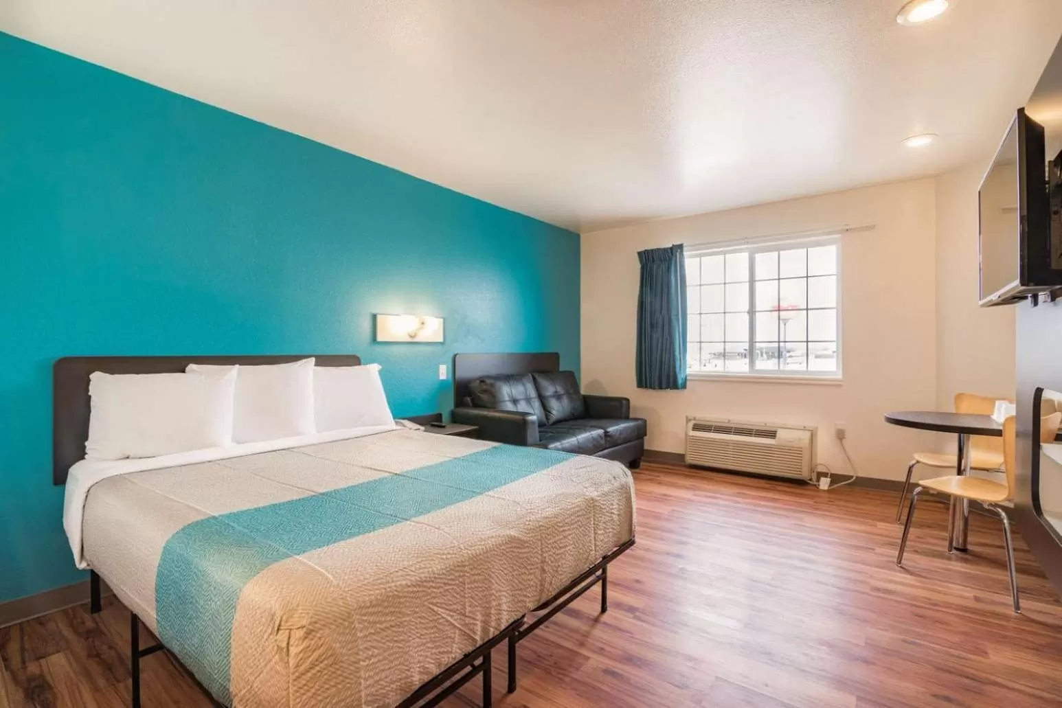 TV and multimedia, Bed in Motel 6-Rigby, ID