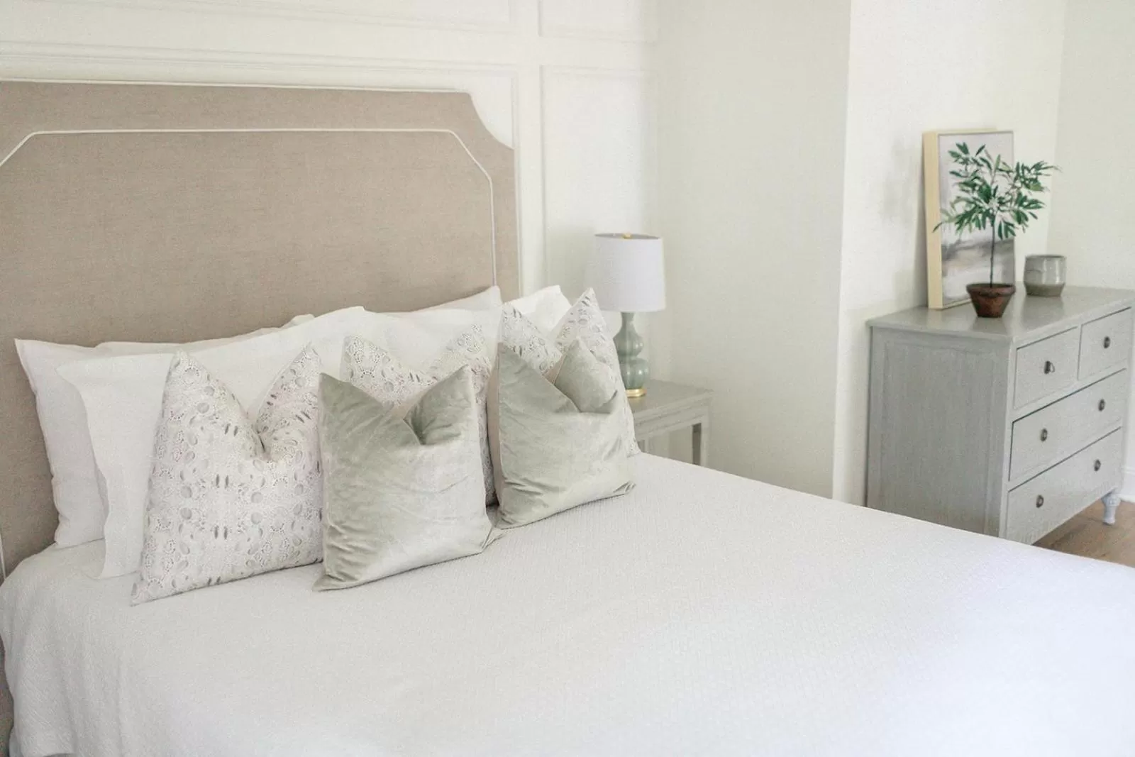 Bed in Fairville Inn