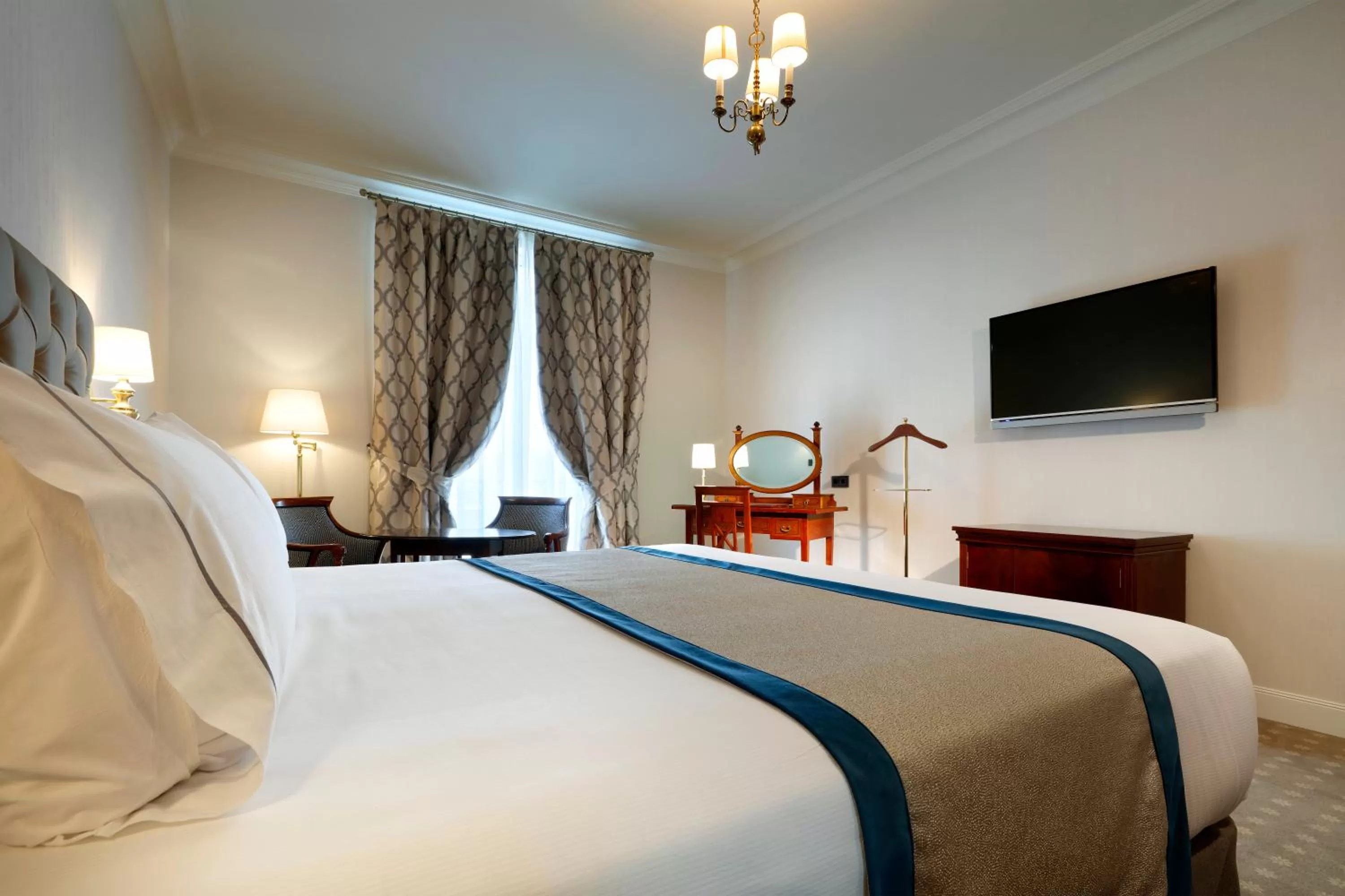 TV and multimedia, Bed in Eurostars Hotel Real