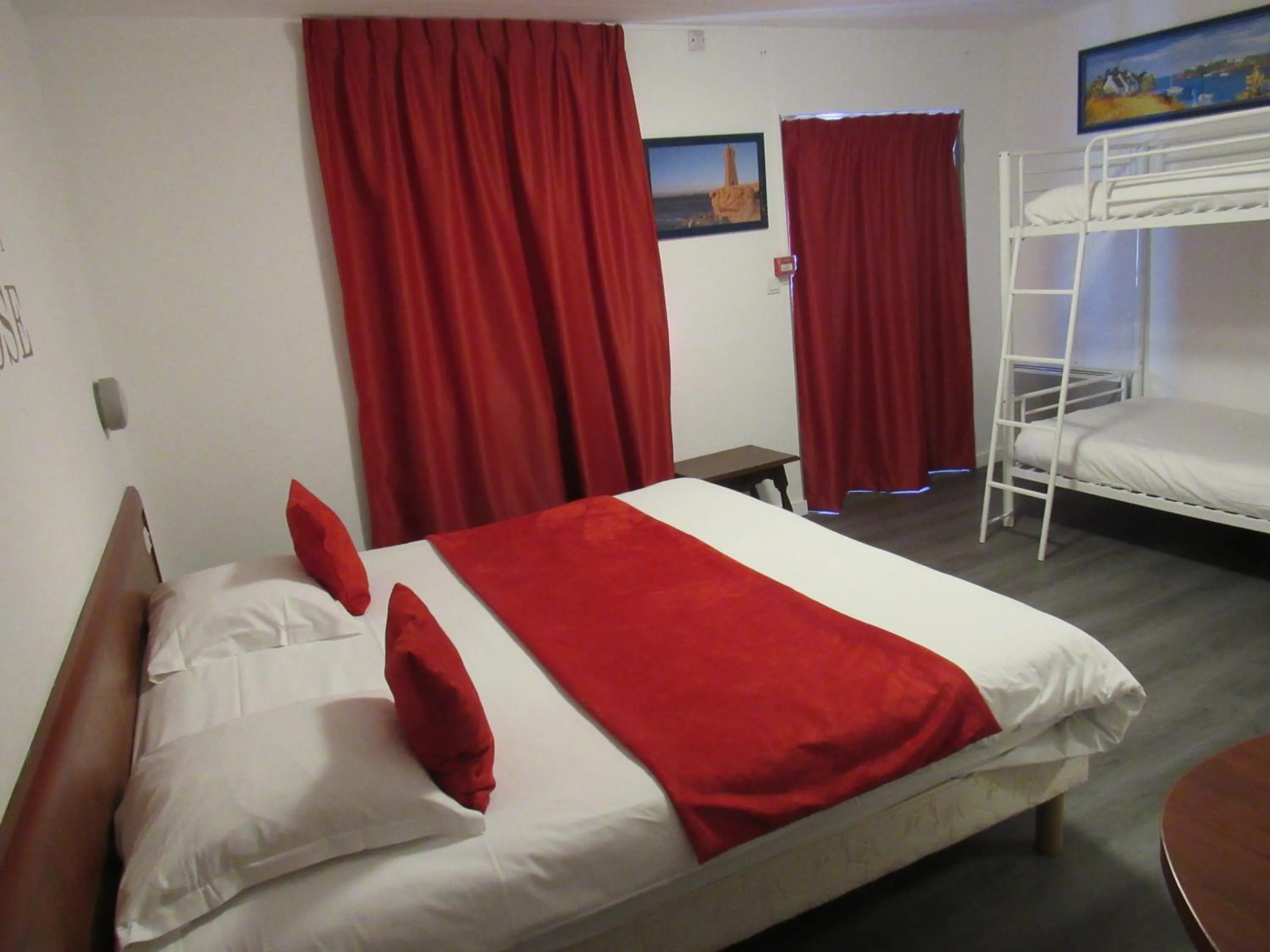 Bedroom, Bed in Citotel Les Sternes