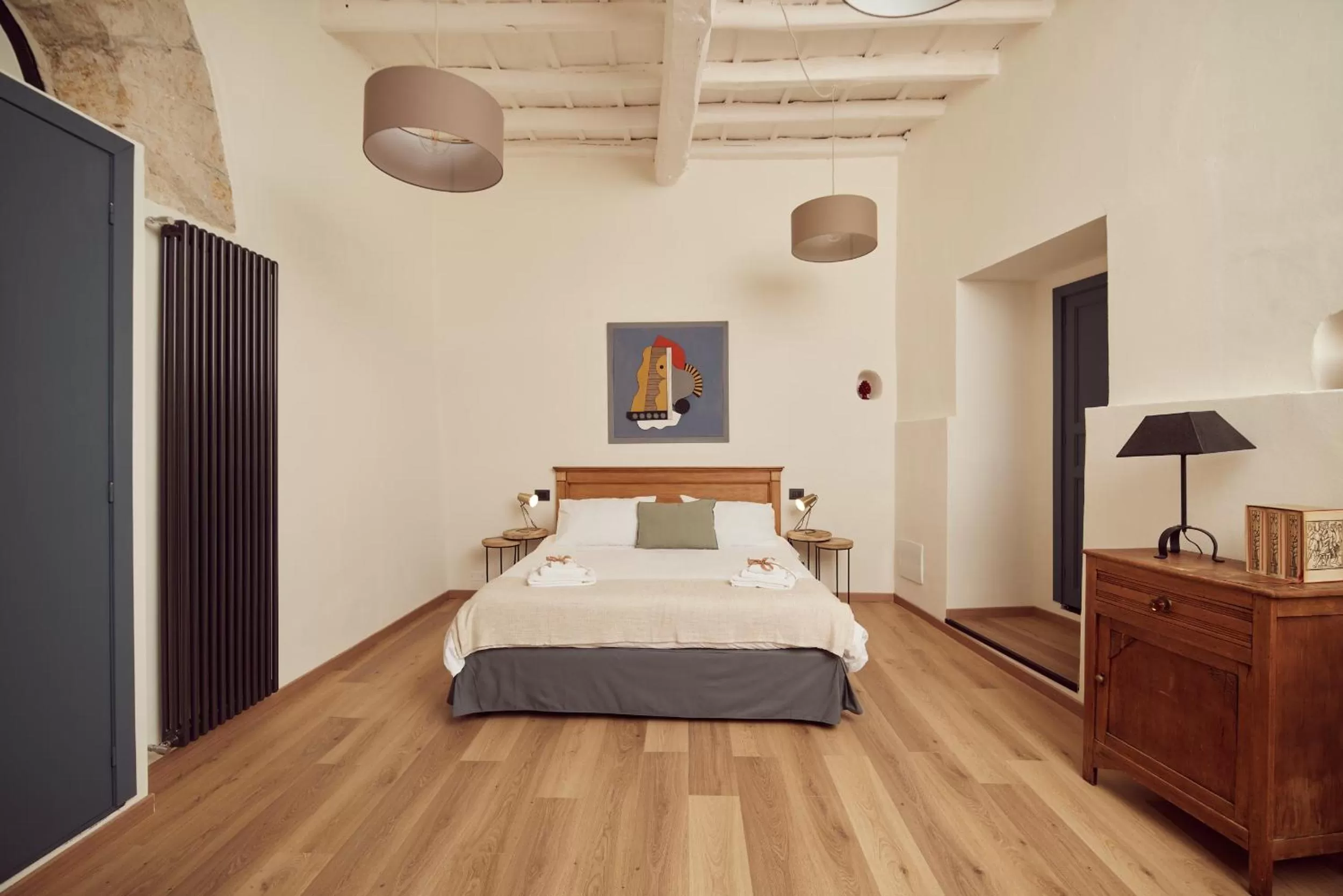 Bedroom, Bed in L' Hôtellerie Easy Suites